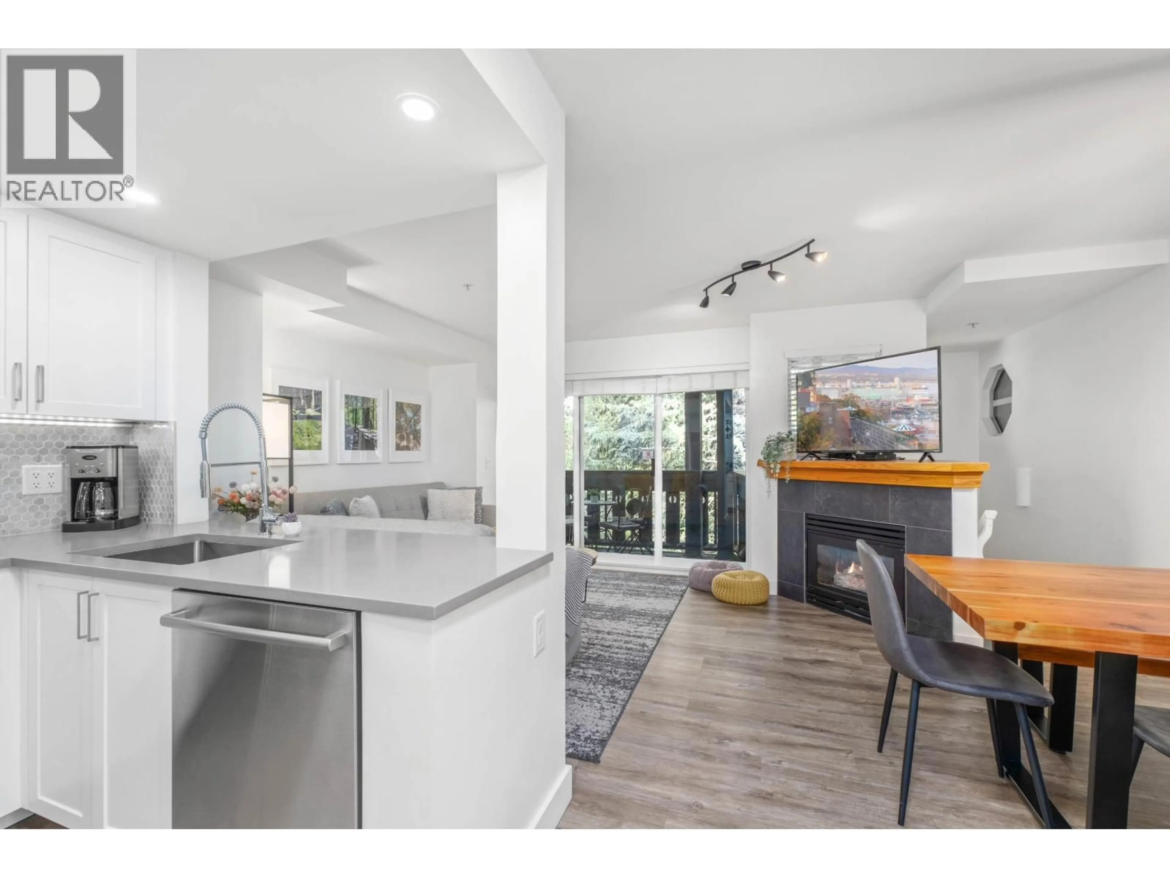 Open concept kitchen, unknown for 54 - 4335 NORTHLANDS BOULEVARD, Whistler British Columbia V0N1B4