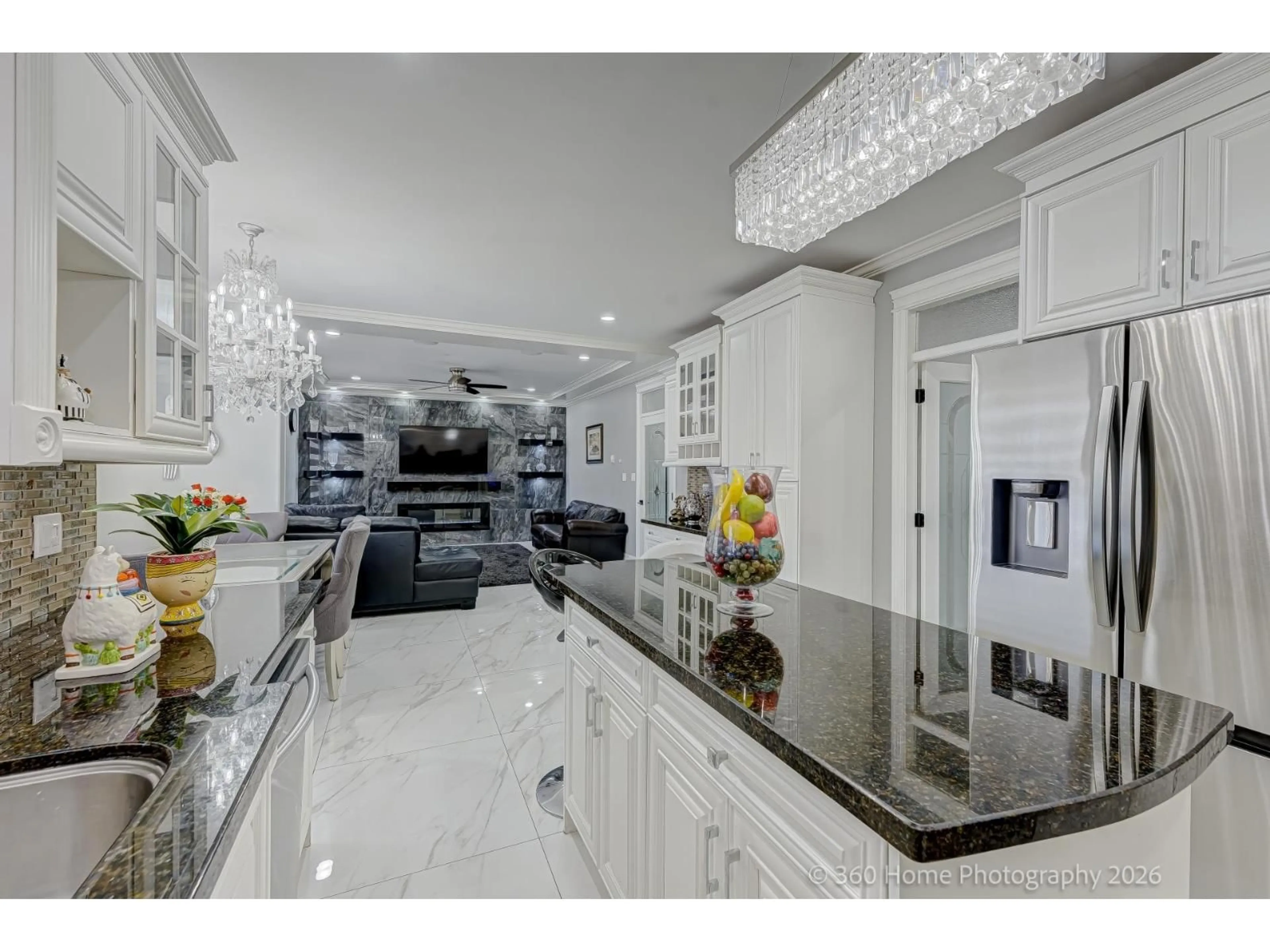 Open concept kitchen, ceramic/tile floor for 6629 127A STREET, Surrey British Columbia V3W1M7