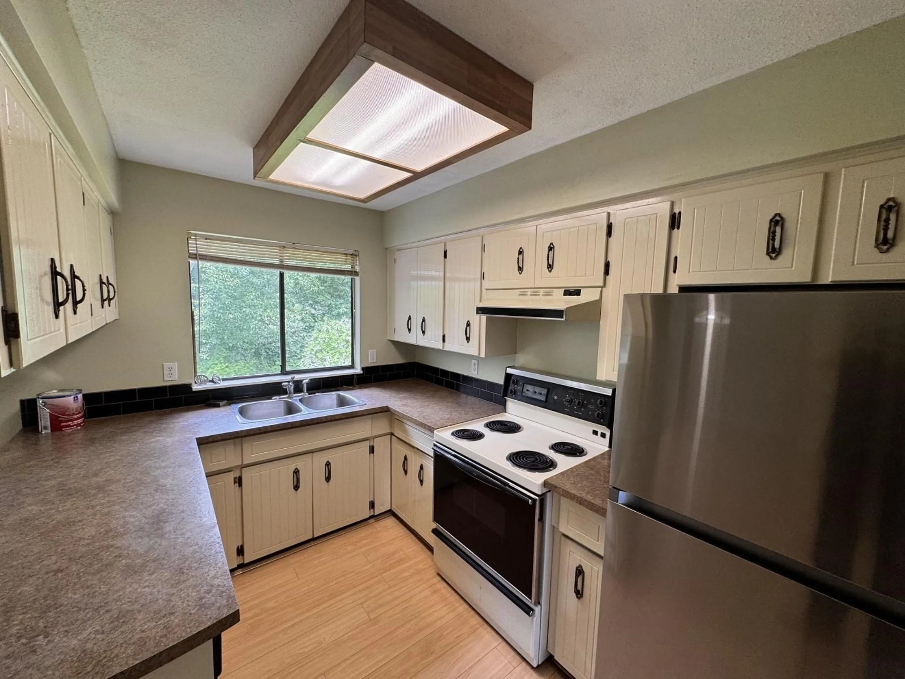 Standard kitchen, unknown for 8839 156A STREET, Surrey British Columbia V4N2Y2