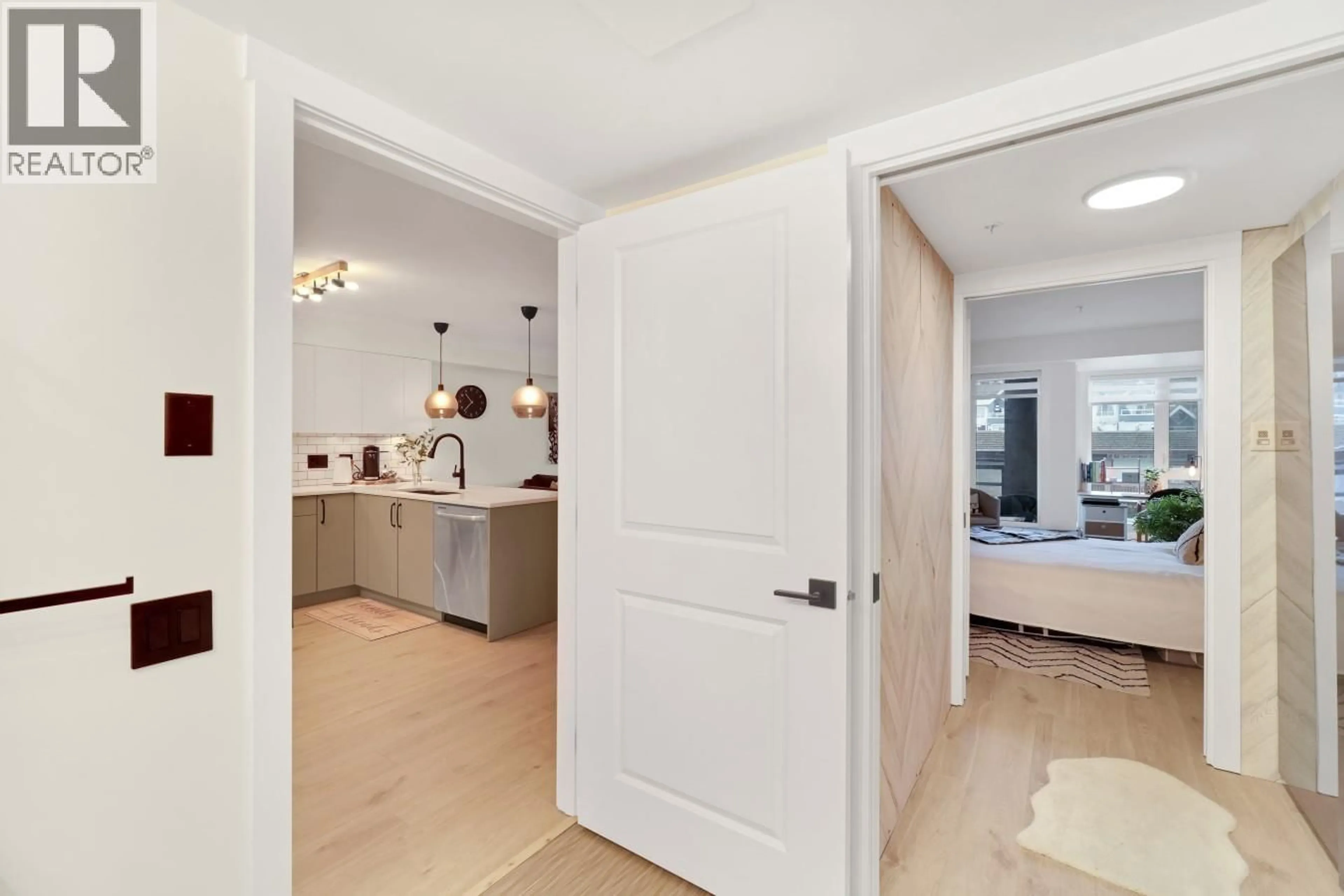 Indoor entryway for 303 - 857 15TH STREET, North Vancouver British Columbia V7P1M5