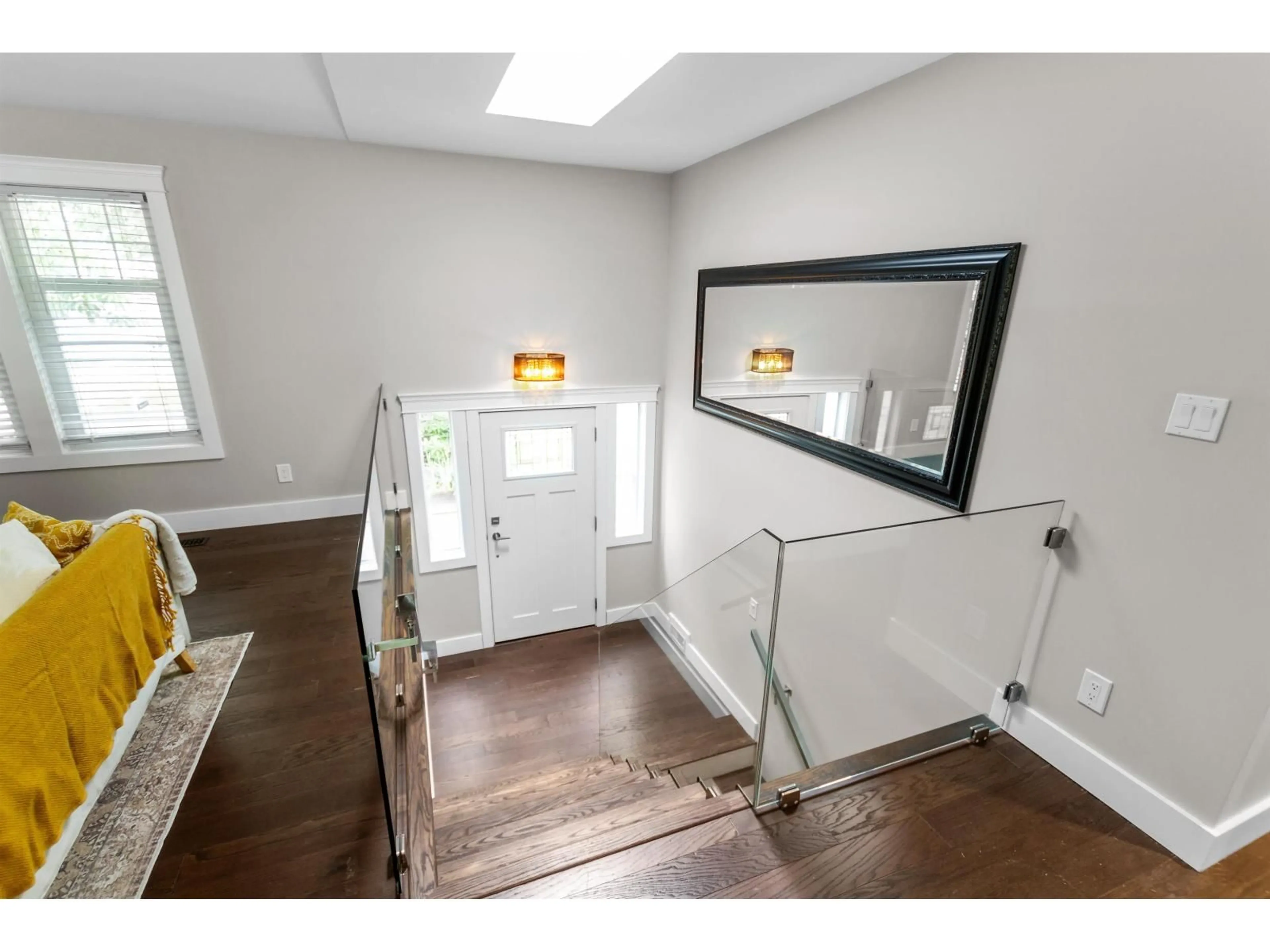 Indoor foyer for 18312 59A AVENUE, Surrey British Columbia V3S5Y1