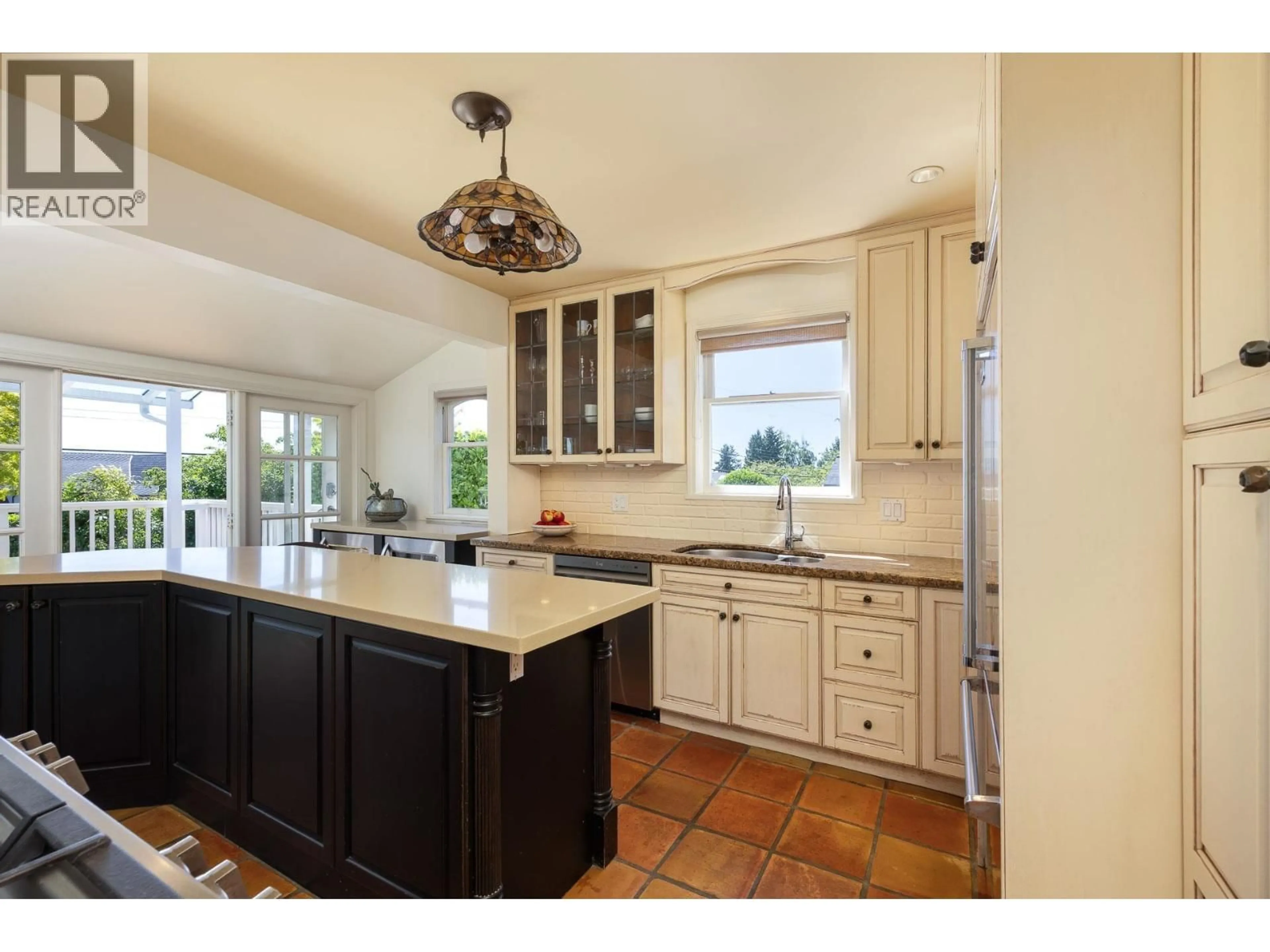 Open concept kitchen, ceramic/tile floor for 2308 INGLEWOOD AVENUE, West Vancouver British Columbia V7V2A1