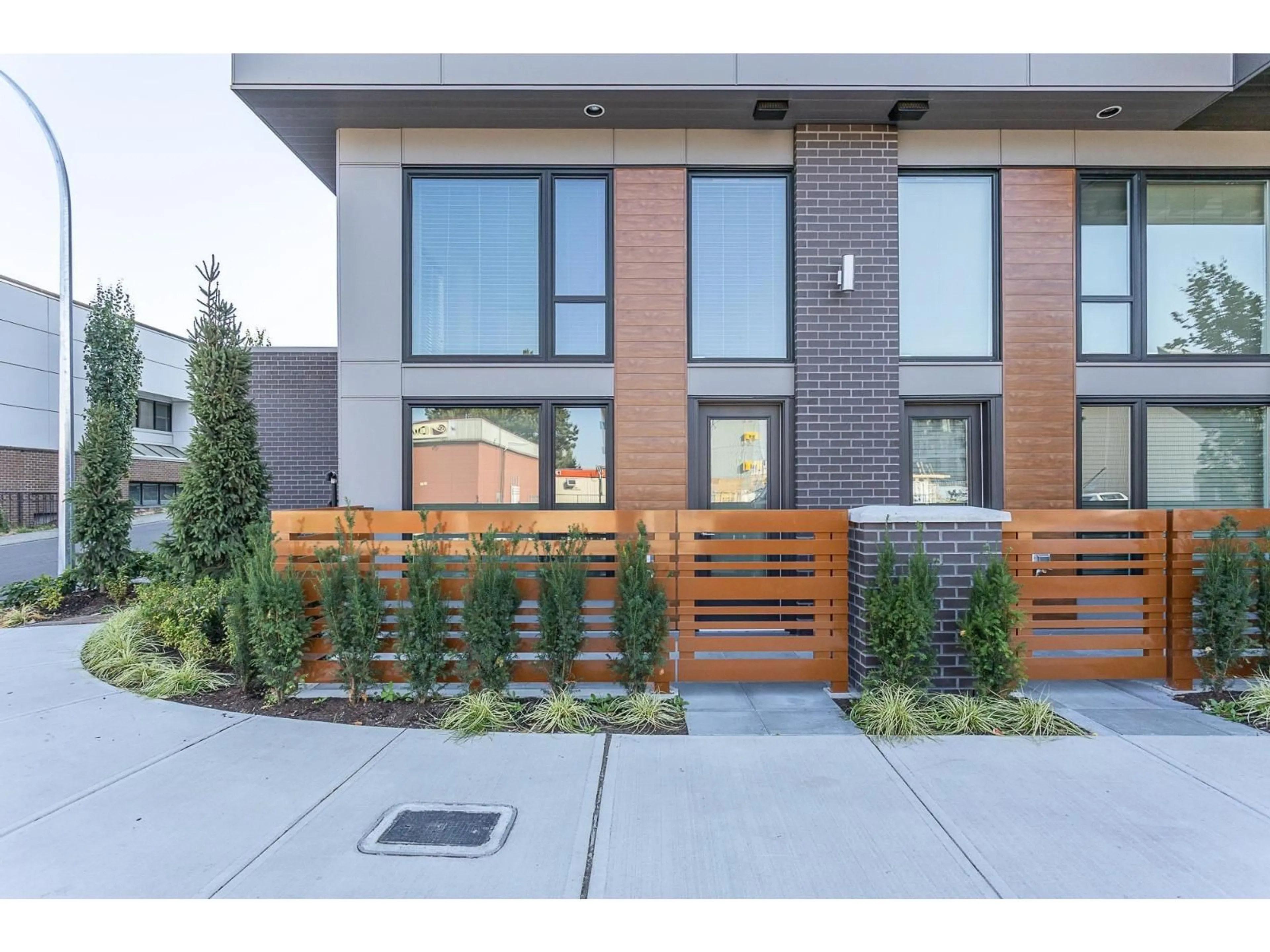Home with brick exterior material, street for 105 - 32838 VENTURA AVENUE, Abbotsford British Columbia V2T4S6