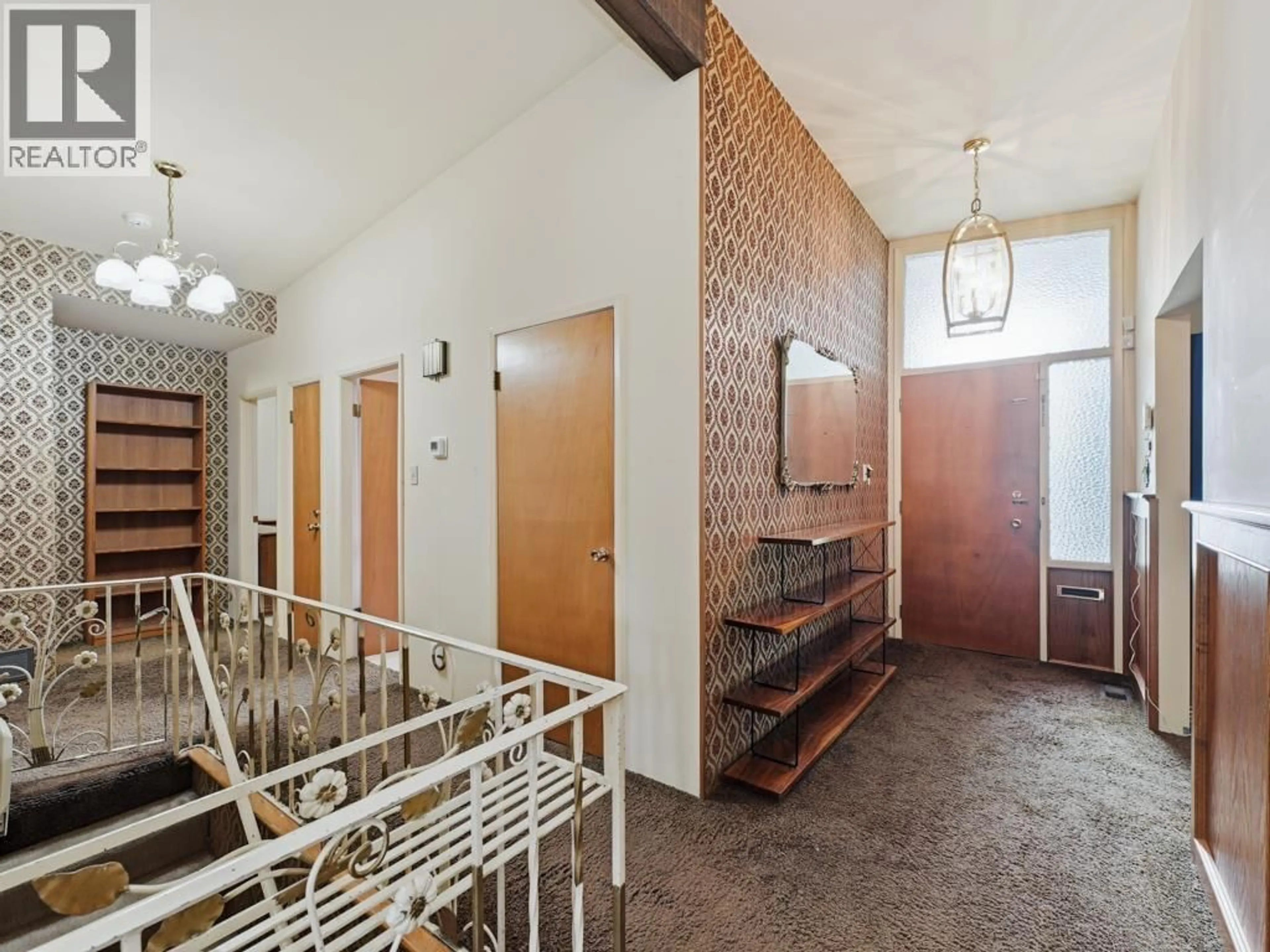 Indoor foyer for 4763 NEVILLE STREET, Burnaby British Columbia V5J2H4