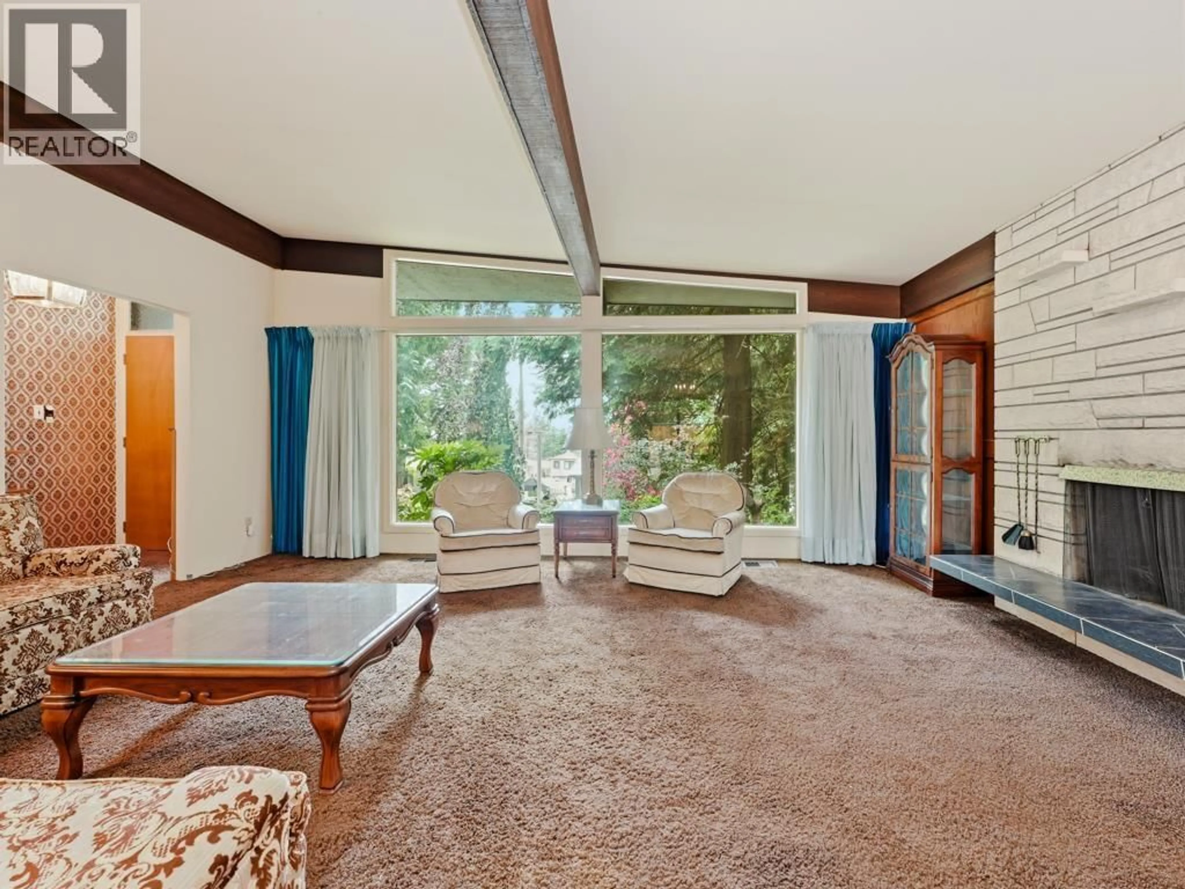 Living room with furniture, carpet floor for 4763 NEVILLE STREET, Burnaby British Columbia V5J2H4