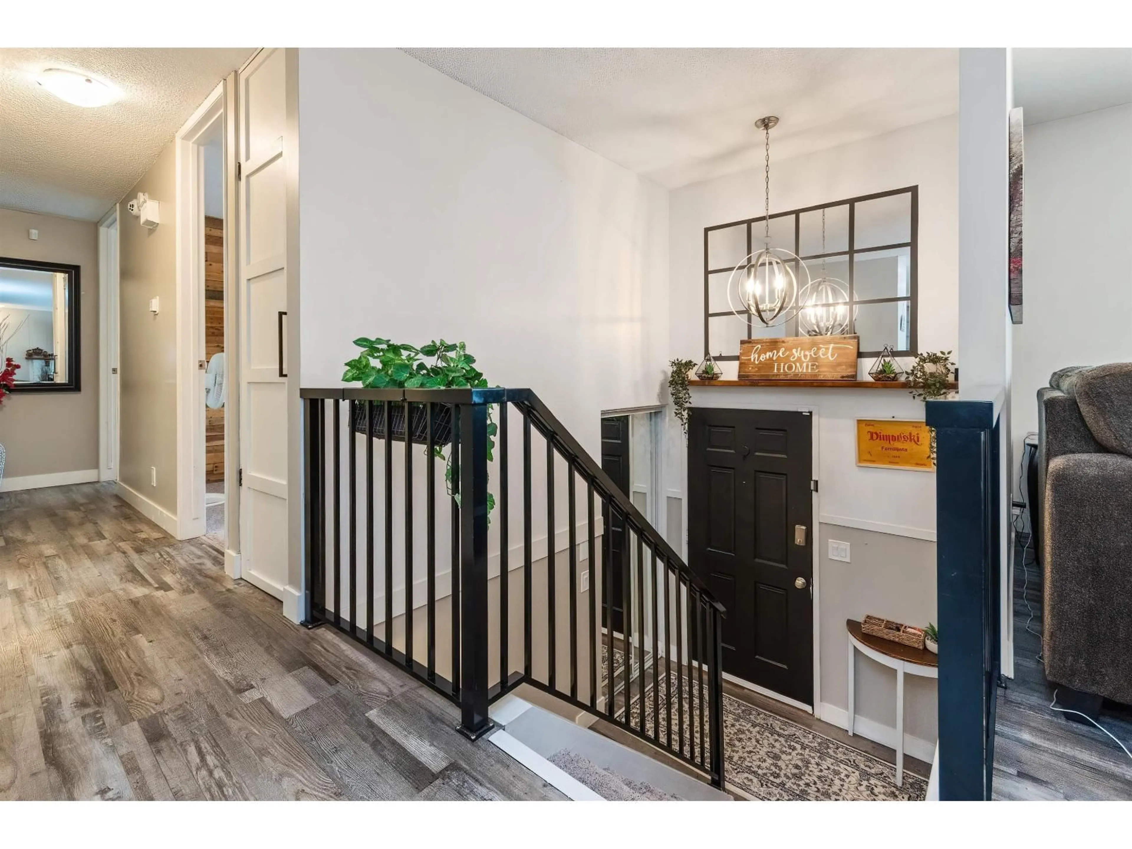 Indoor entryway for 20327 44 AVENUE, Langley British Columbia V3A6P6