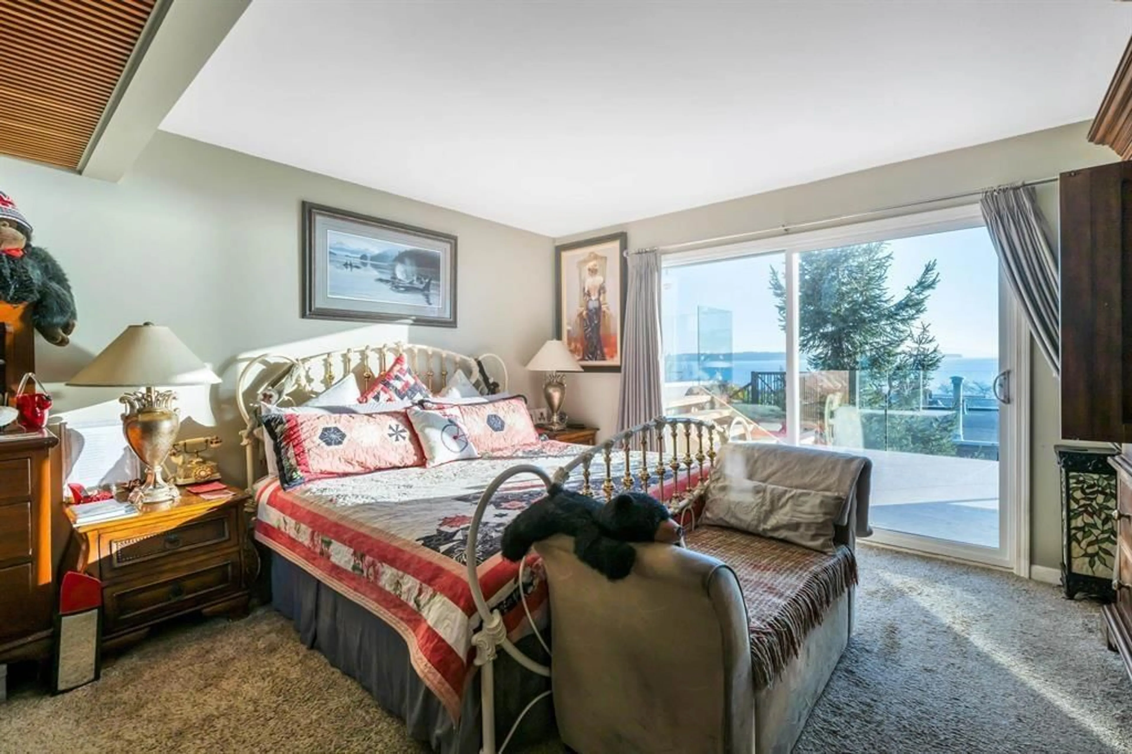 Bedroom with bed, unknown for 14810 PROSPECT AVENUE, White Rock British Columbia V4B2B1