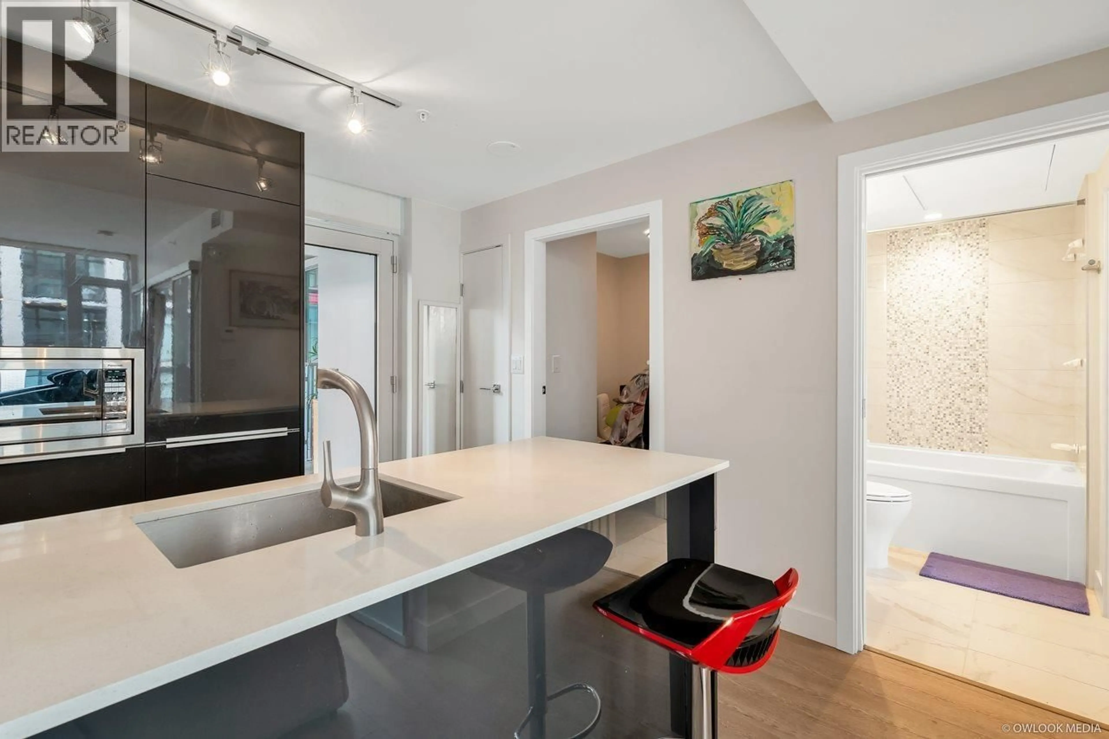 Open concept kitchen, ceramic/tile floor for 502 - 1283 HOWE STREET, Vancouver British Columbia V6Z0E3