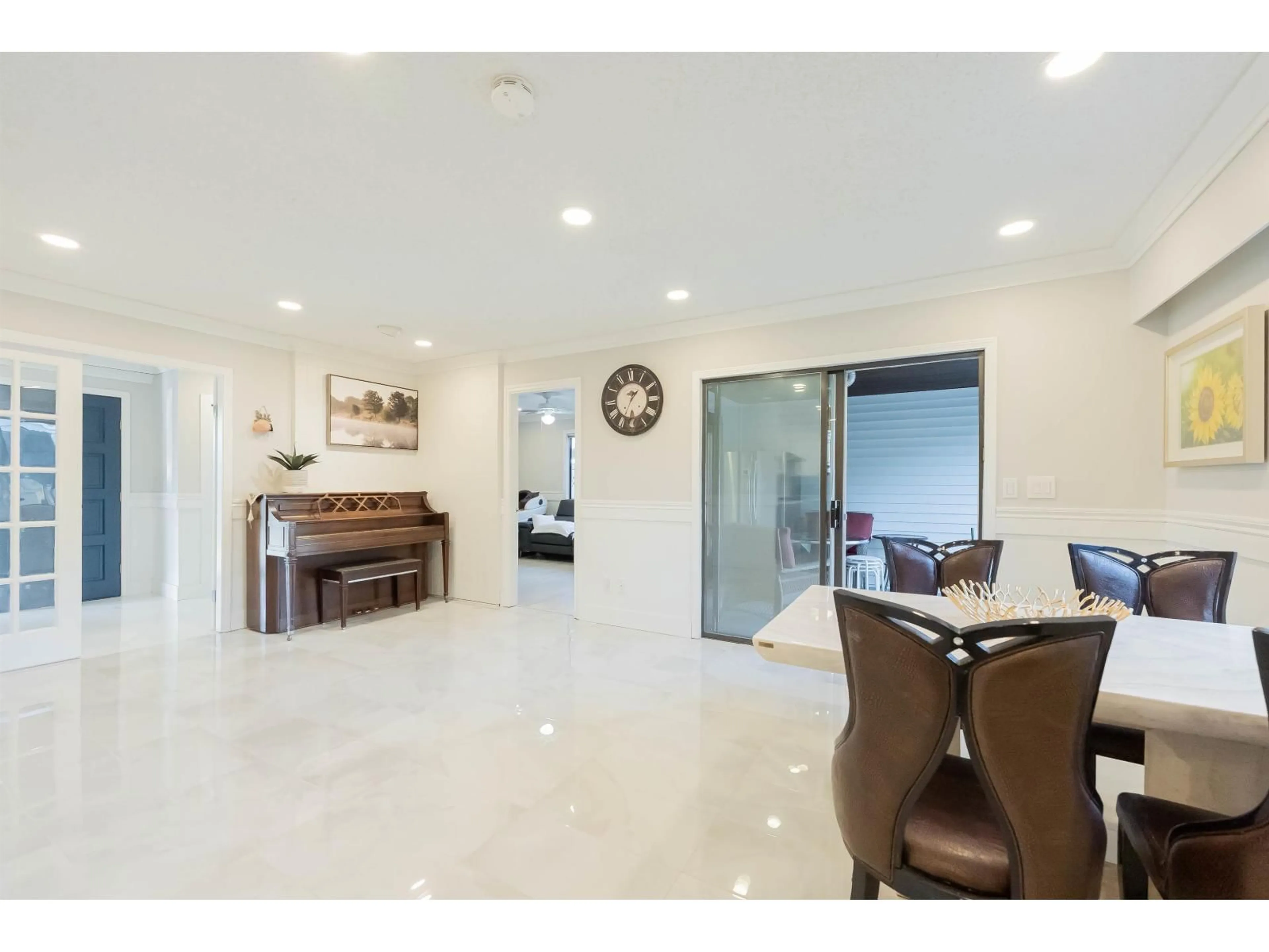 Indoor foyer for 9252 204 STREET, Langley British Columbia V1M1B7