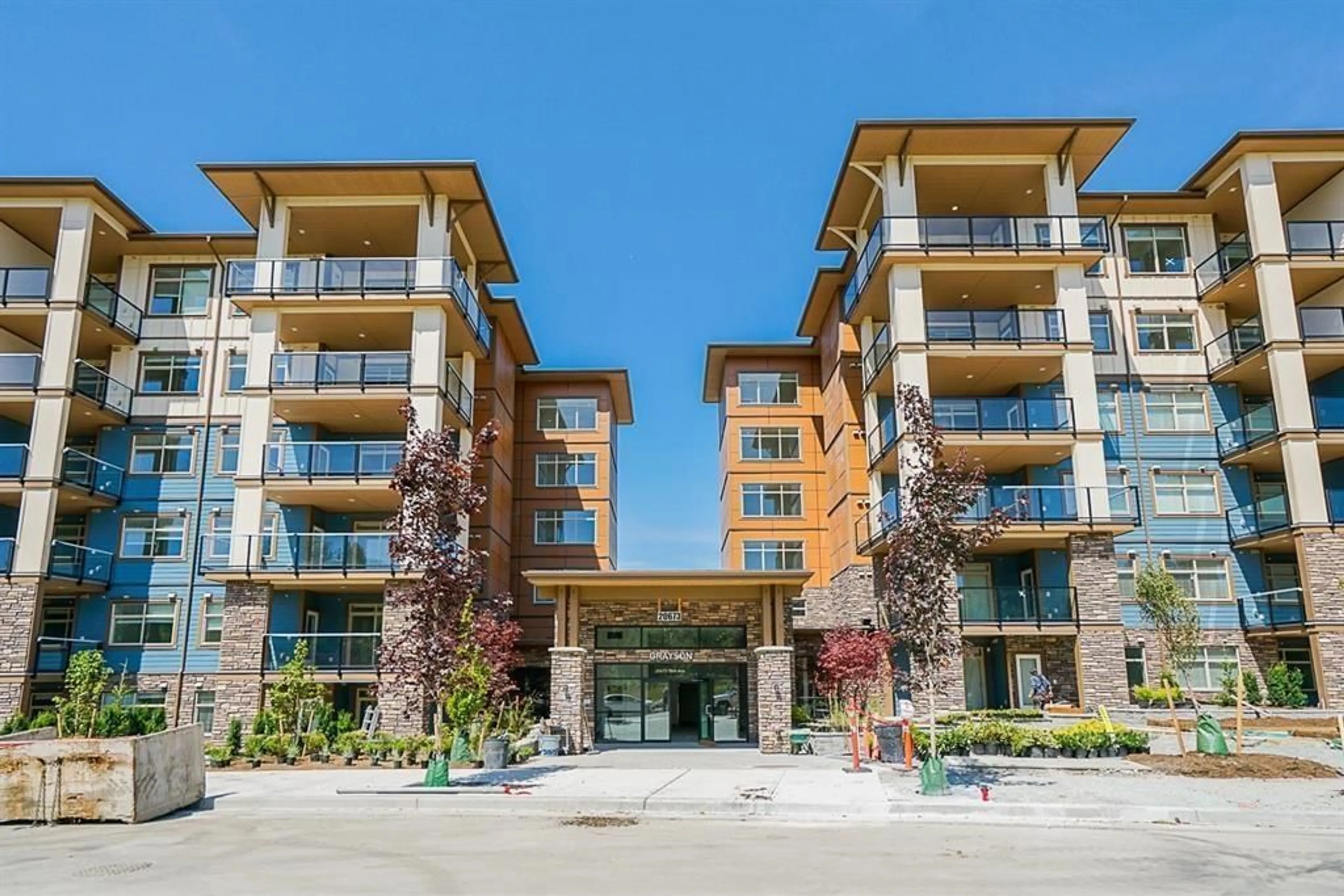 Indoor foyer for 205 - 20673 78 AVENUE, Langley British Columbia V2Y3K1