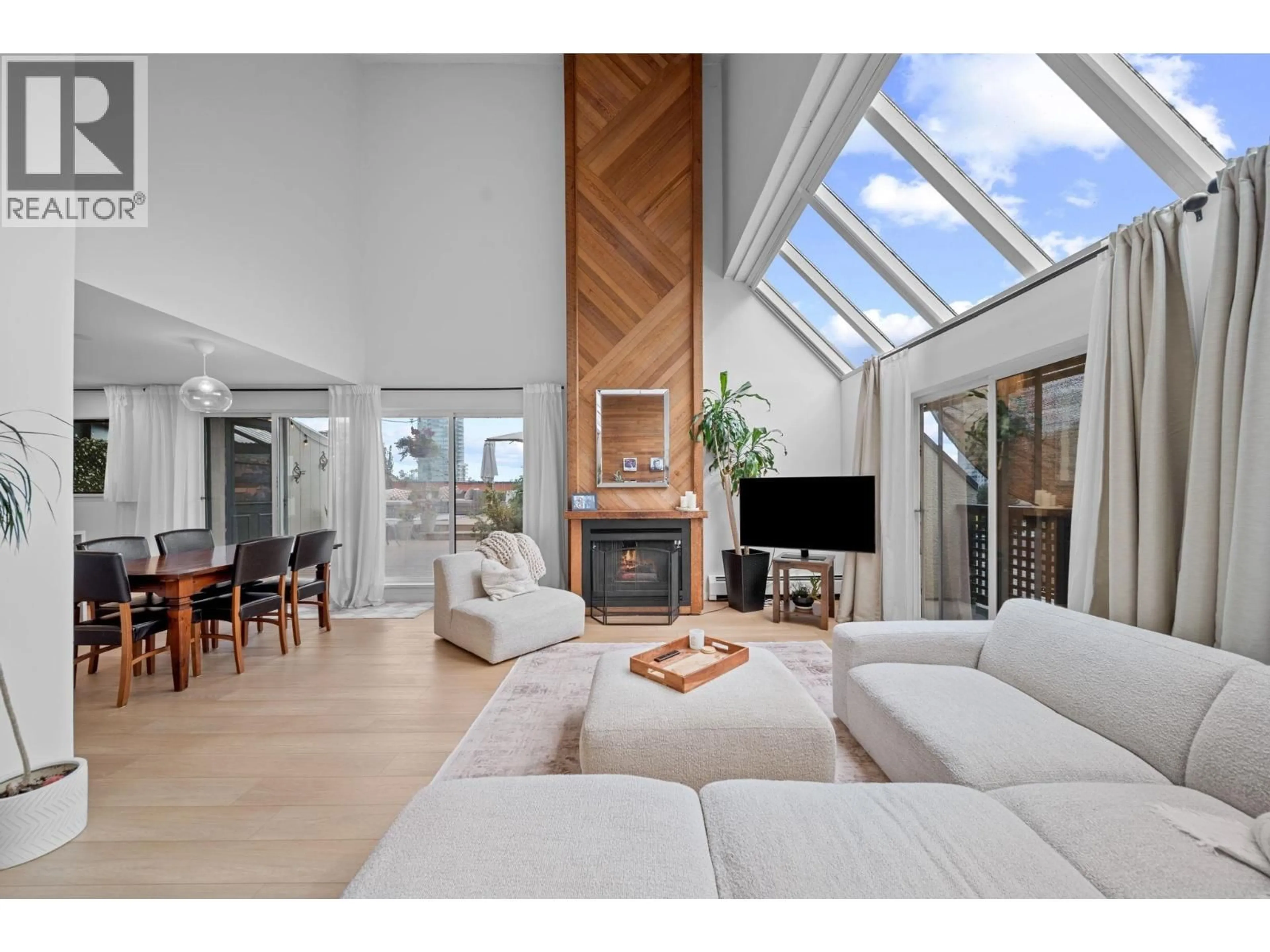 Living room with furniture, wood/laminate floor for 402 - 110 SEVENTH STREET, New Westminster British Columbia V3M5W5
