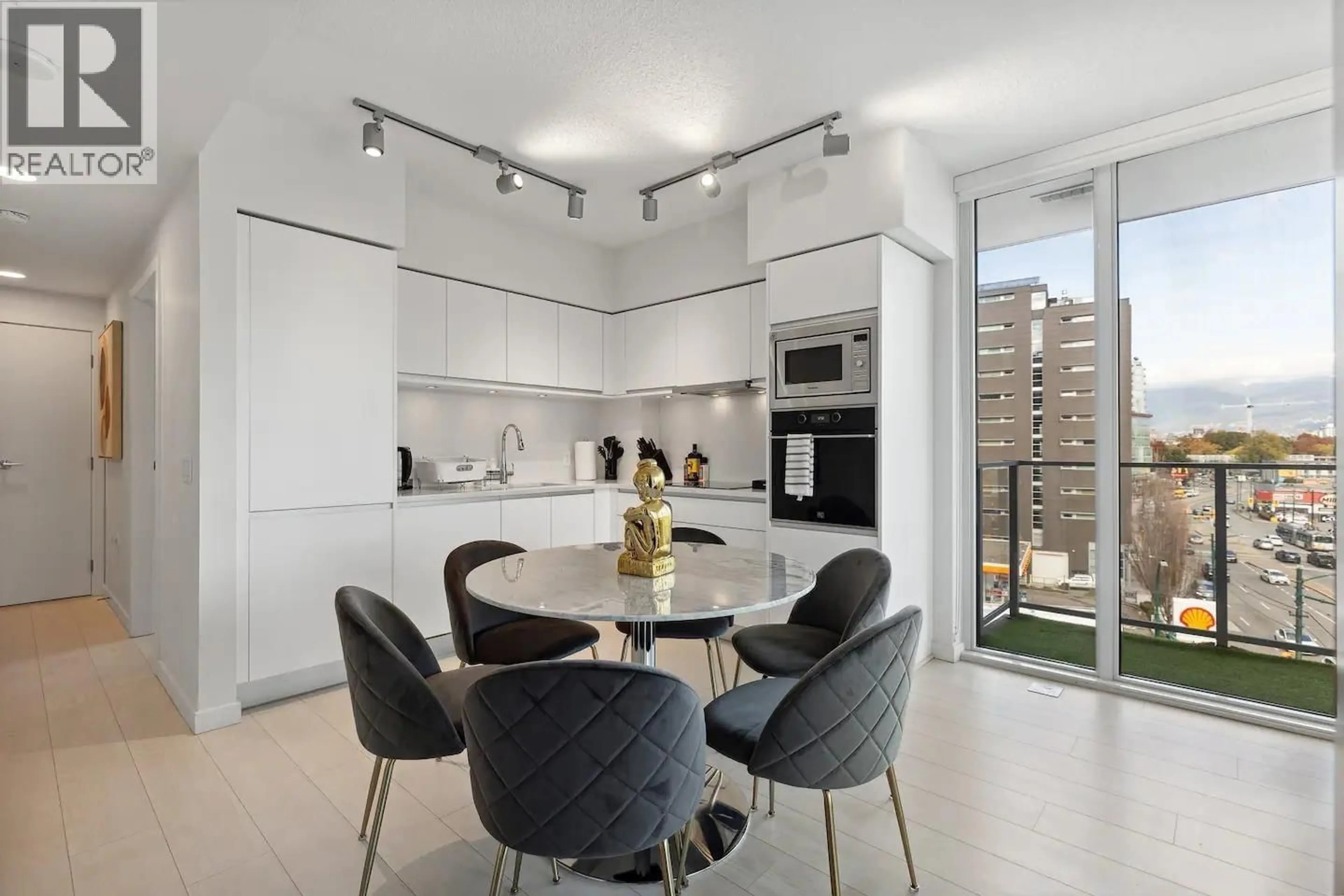 Contemporary kitchen, unknown for 507 - 180 2ND AVENUE, Vancouver British Columbia V5T0K4