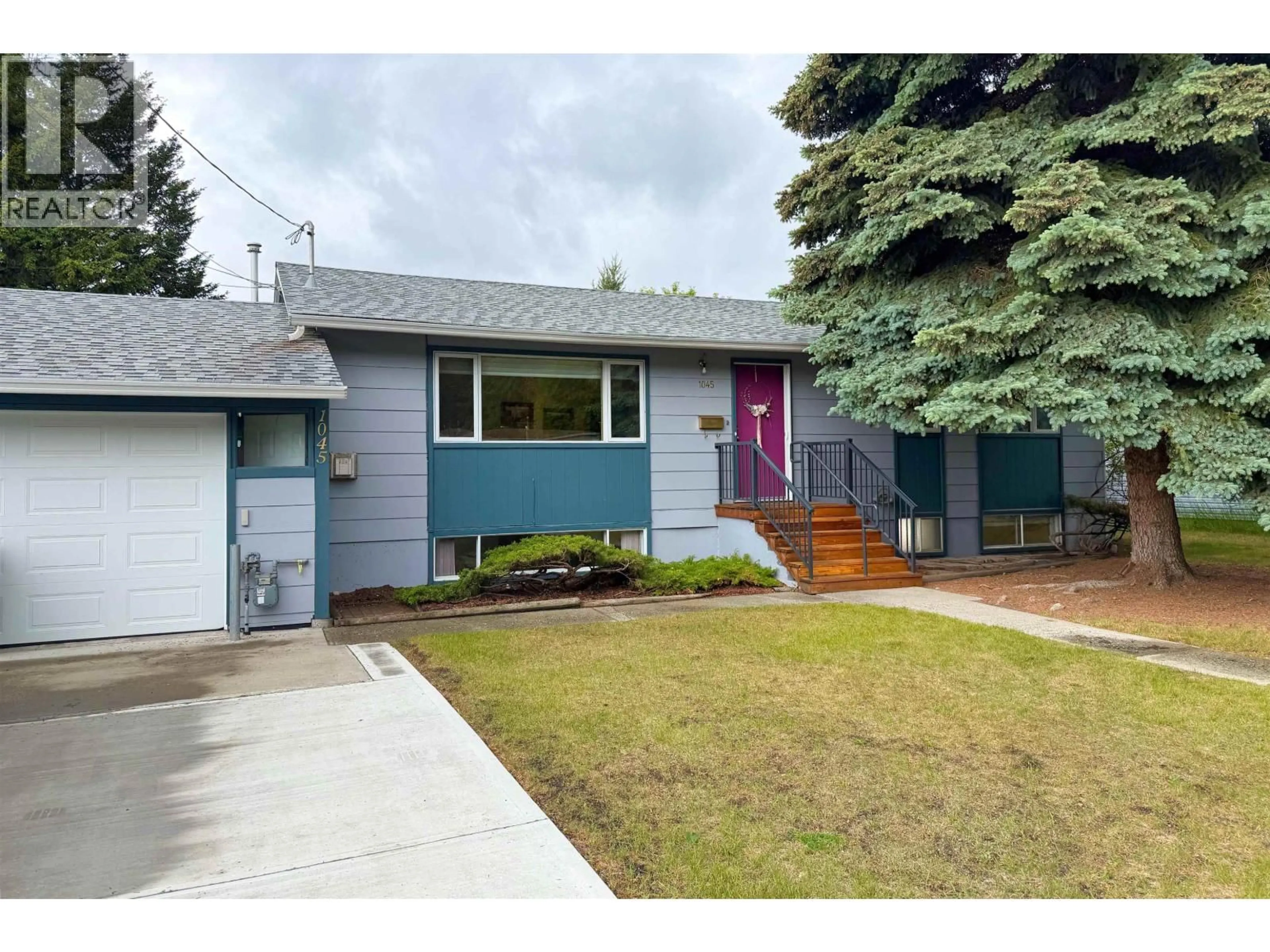 Home with vinyl exterior material, street for 1045 NINTH AVENUE, Williams Lake British Columbia V2G2L2