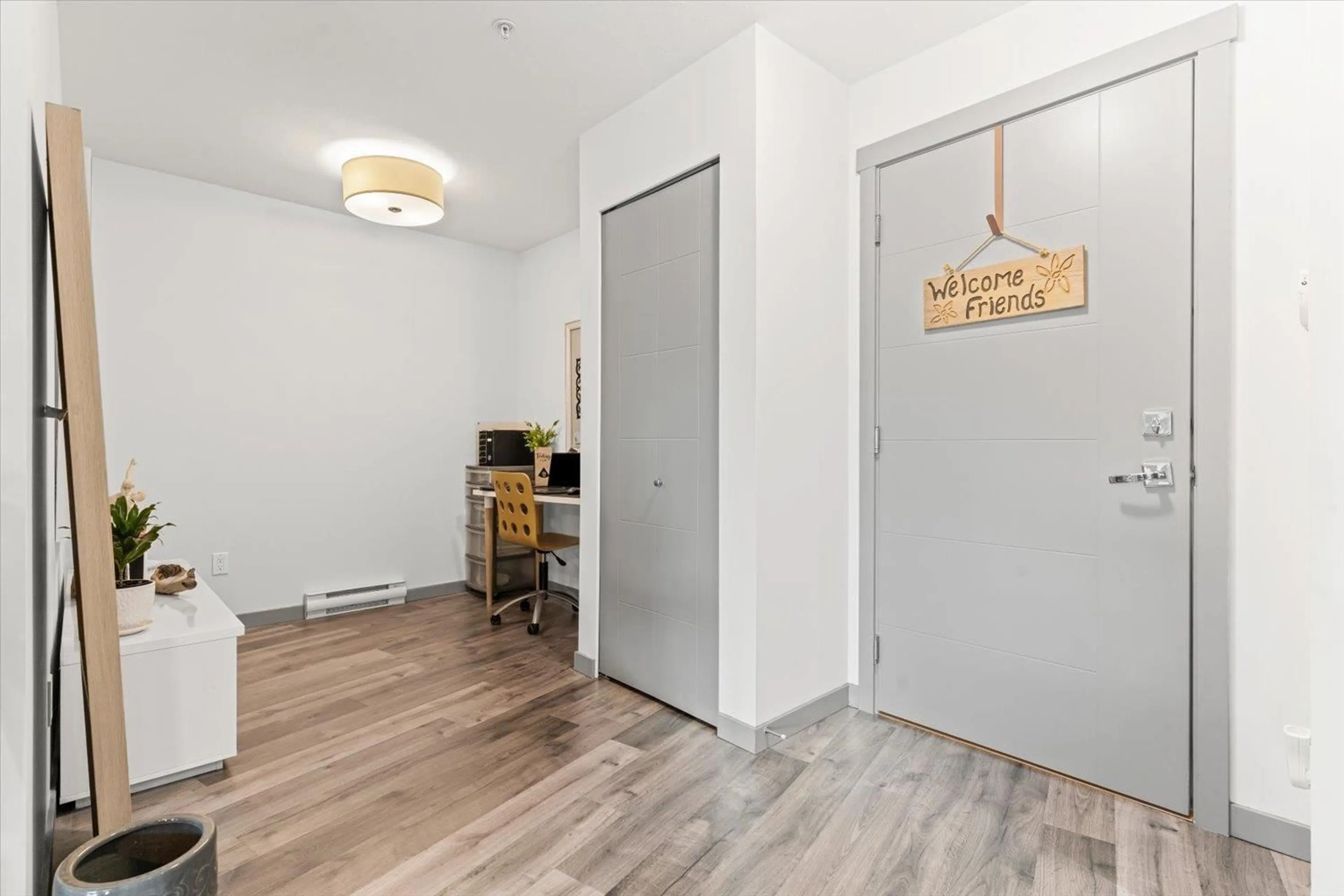 Indoor entryway for 202 - 19201 66A AVENUE, Surrey British Columbia V4N6N7