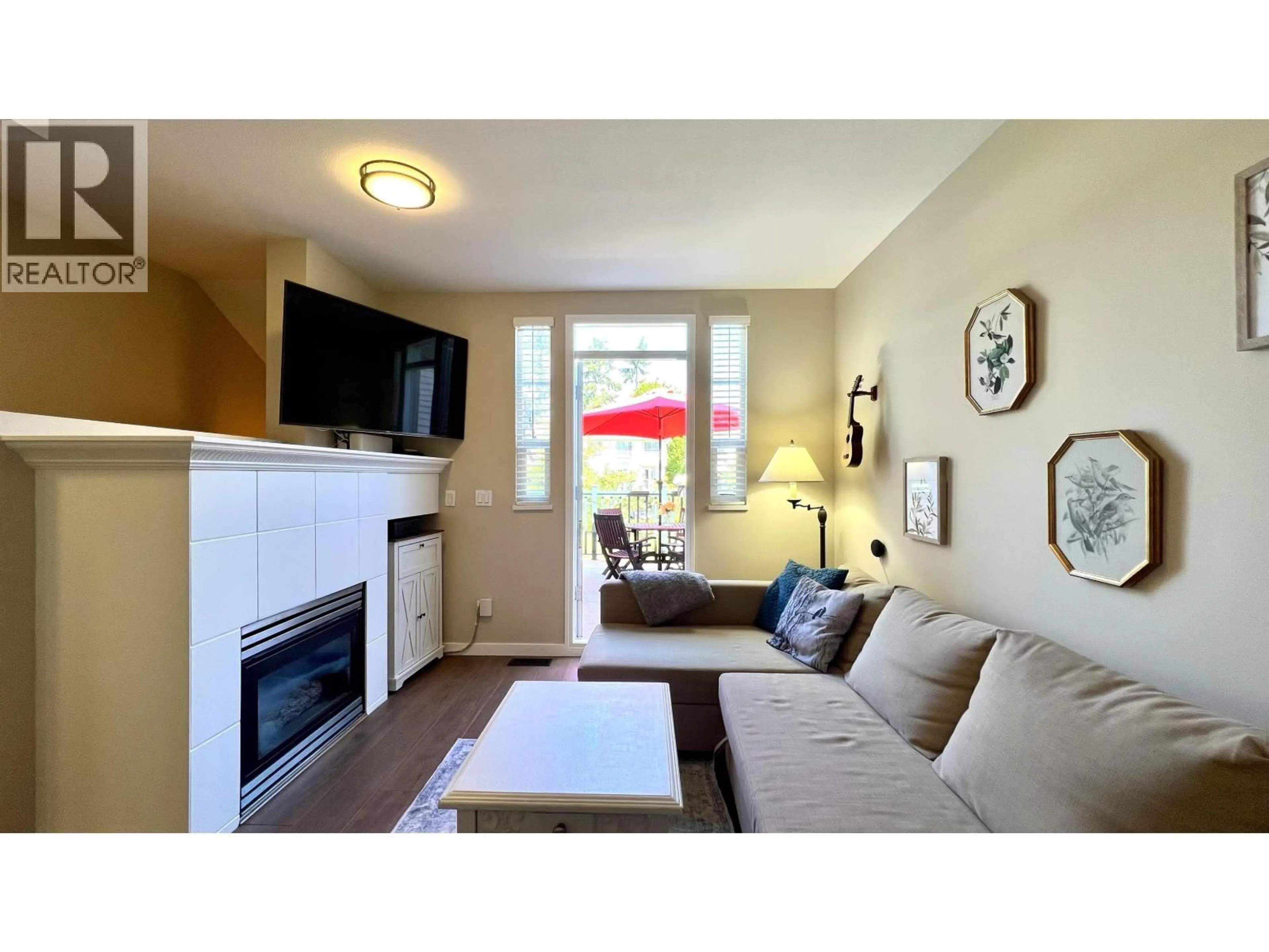 Living room with furniture, wood/laminate floor for #11 - 4787 57 STREET, Delta British Columbia V4K4C7