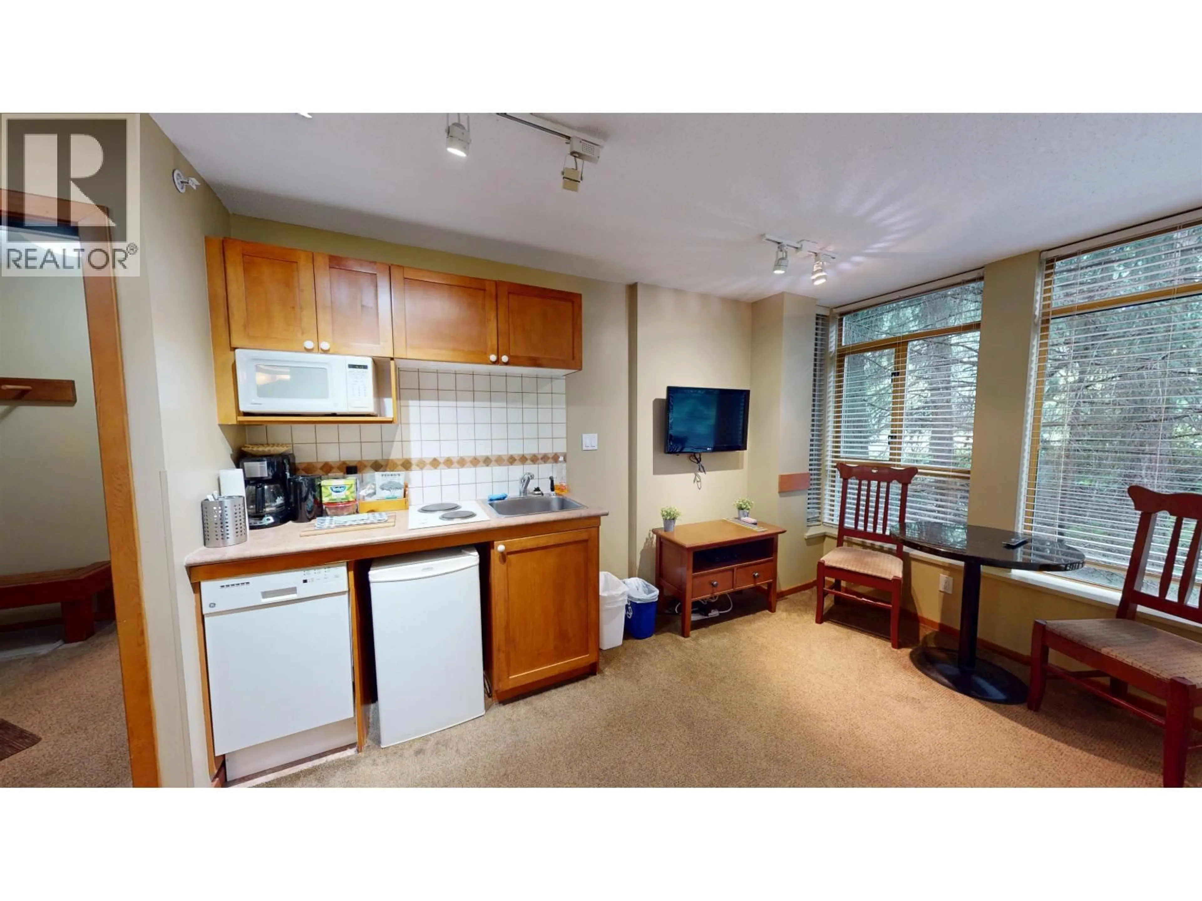 Standard kitchen, unknown for 127 - 4315 NORTHLANDS BOULEVARD, Whistler British Columbia V8E1C1