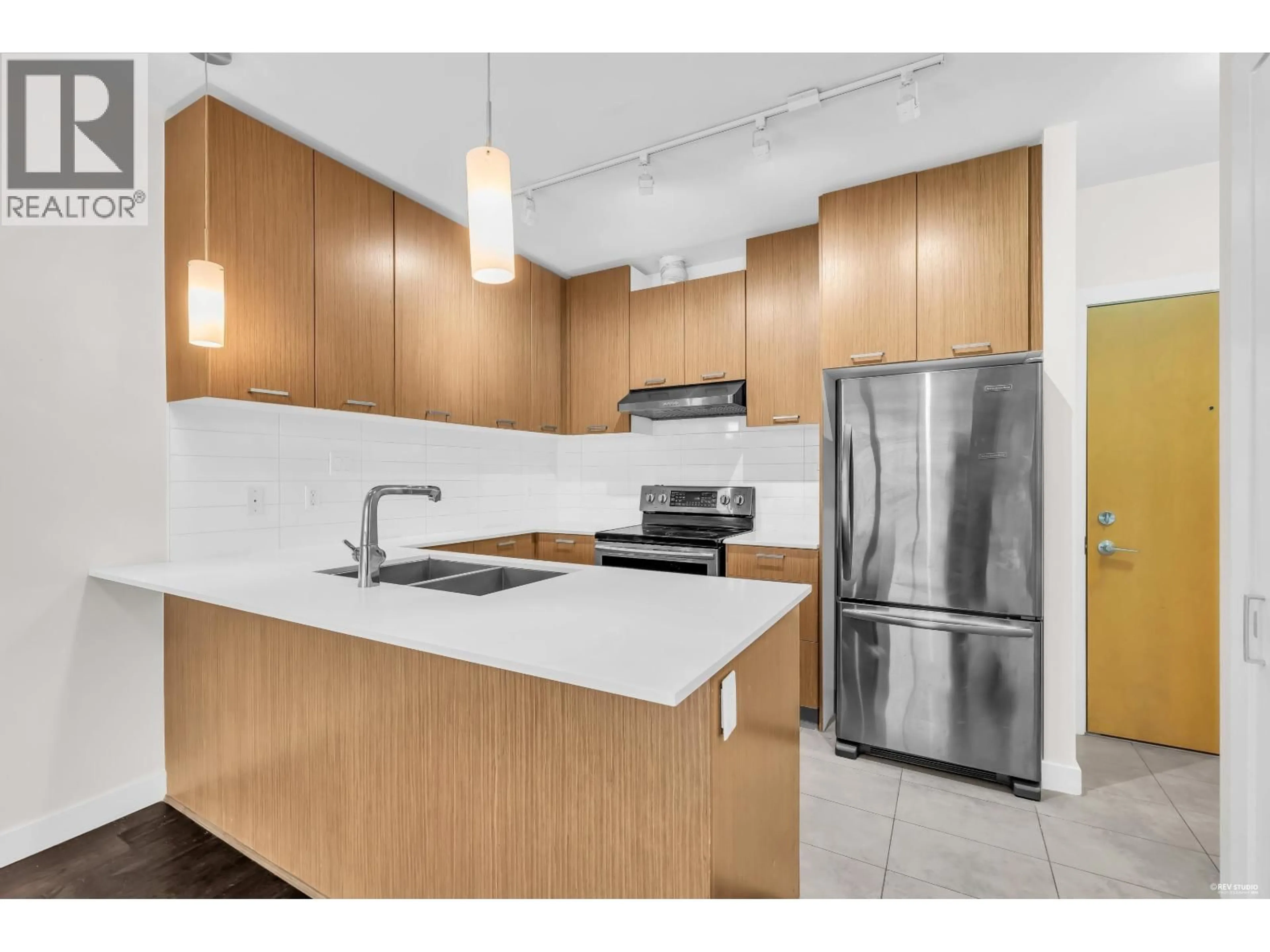 Standard kitchen, unknown for 208 - 2321 SCOTIA STREET, Vancouver British Columbia V5T0A8