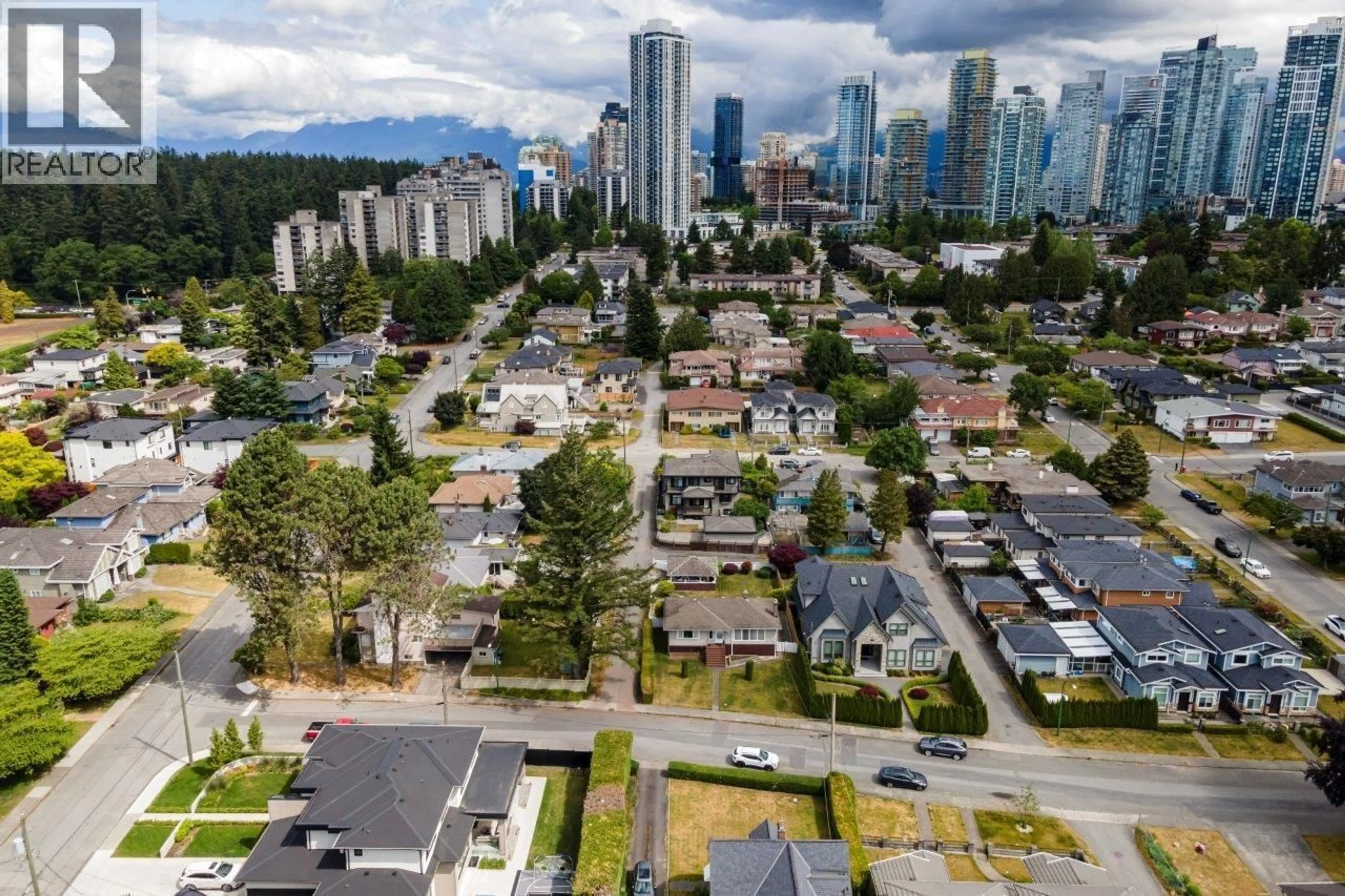 A pic from outside/outdoor area/front of a property/back of a property/a pic from drone, city buildings view from balcony for 4241 GRETA STREET, Burnaby British Columbia V5J1N7