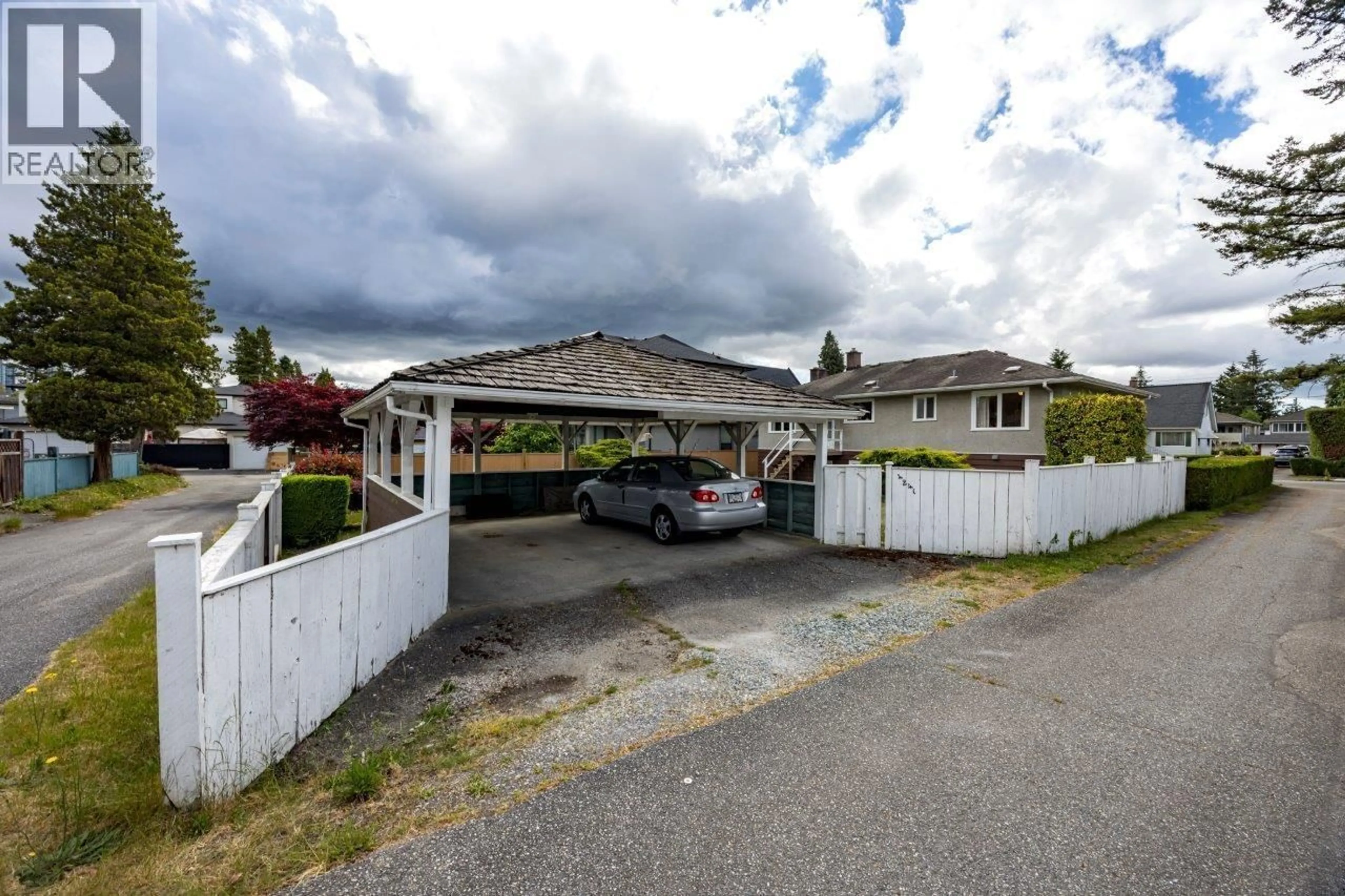 A pic from outside/outdoor area/front of a property/back of a property/a pic from drone, street for 4241 GRETA STREET, Burnaby British Columbia V5J1N7
