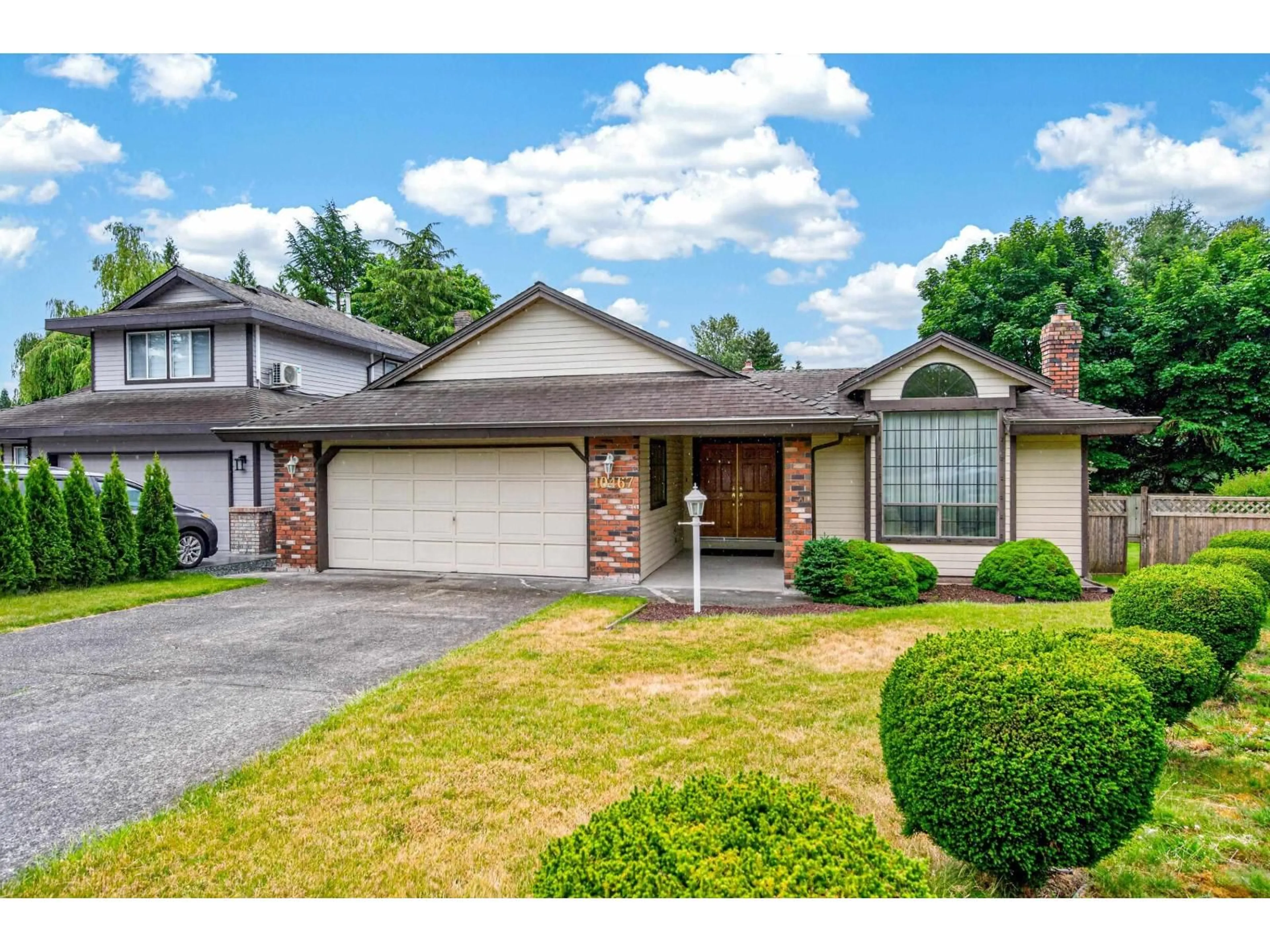 Home with vinyl exterior material, street for 10467 GLENBROOK GROVE, Surrey British Columbia V4N1W9