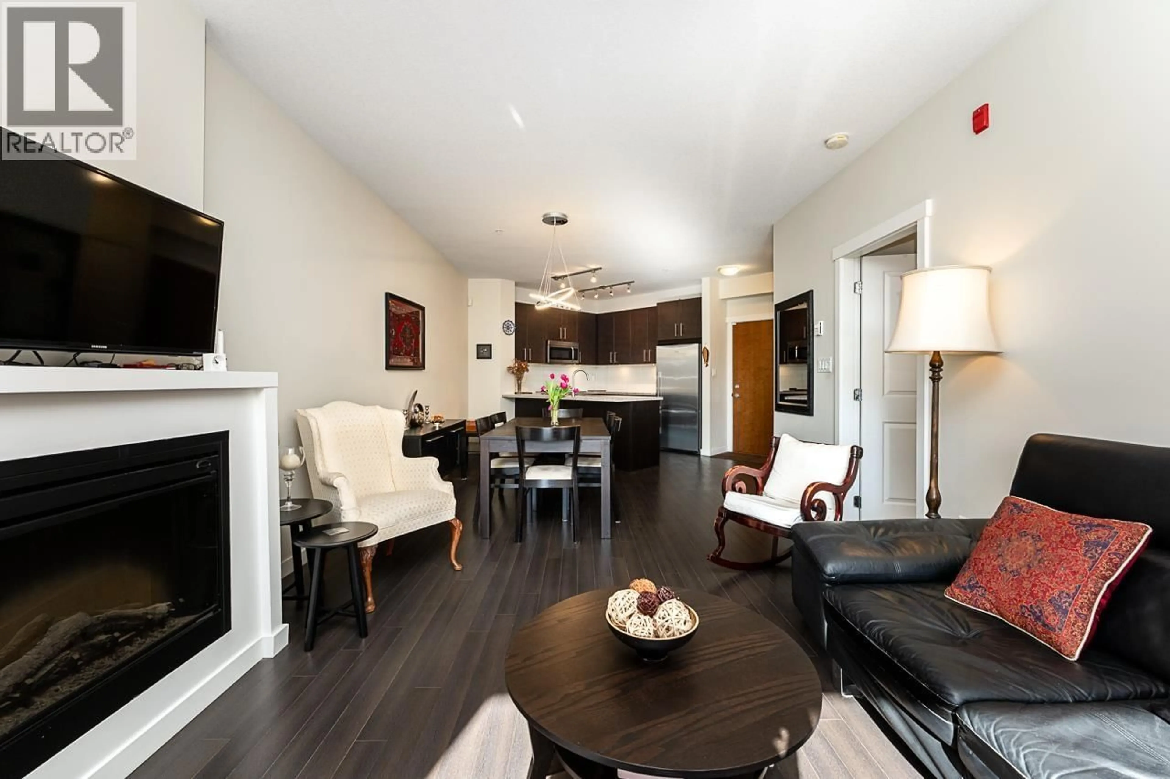 Living room with furniture, wood/laminate floor for 311 - 159 22ND STREET, North Vancouver British Columbia V7M0B6