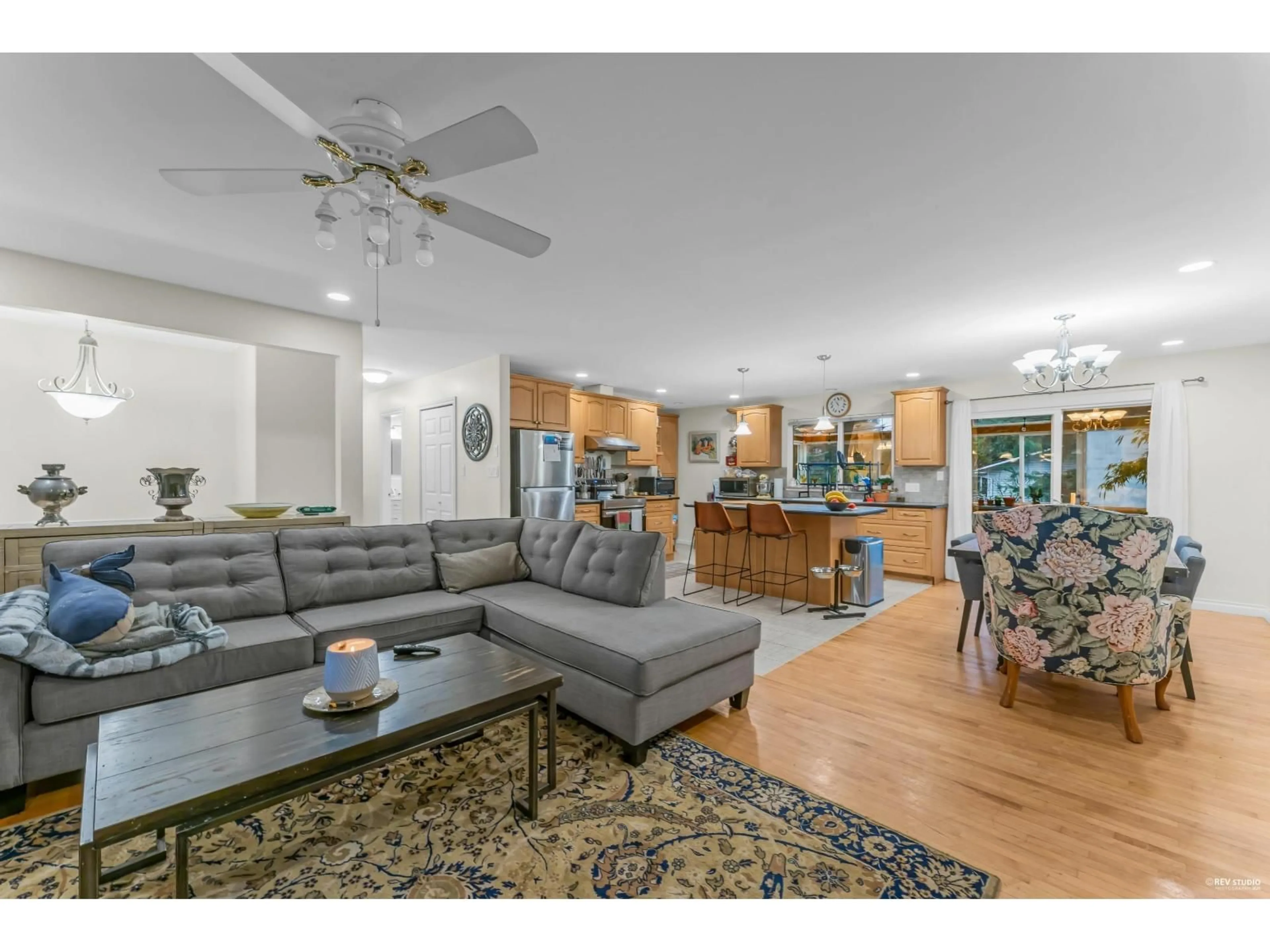 Open concept kitchen, unknown for 1579 136 STREET, Surrey British Columbia V4A5H3
