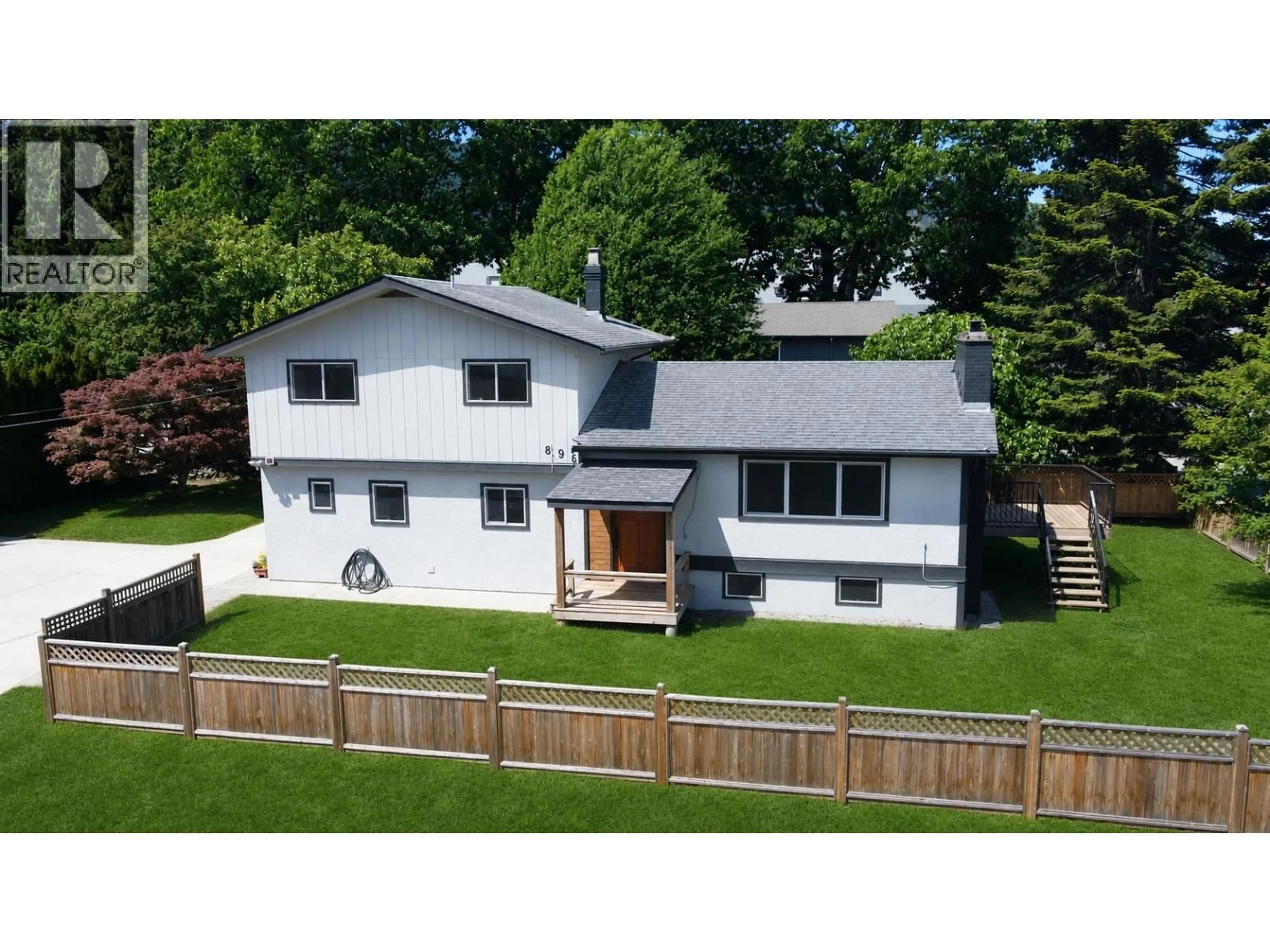 A pic from outside/outdoor area/front of a property/back of a property/a pic from drone, building for 896 DAVIS ROAD, Gibsons British Columbia V0N1V8