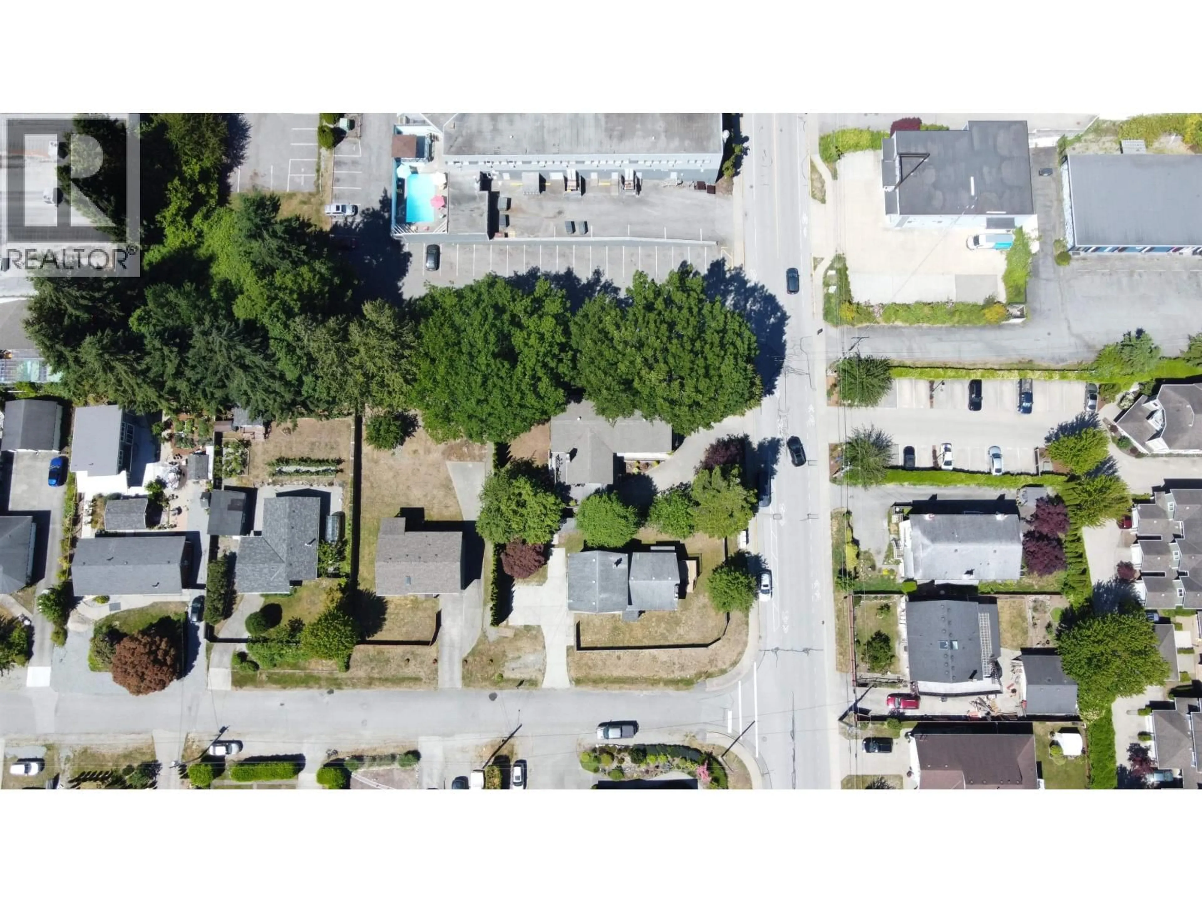 A pic from outside/outdoor area/front of a property/back of a property/a pic from drone, street for 896 DAVIS ROAD, Gibsons British Columbia V0N1V8