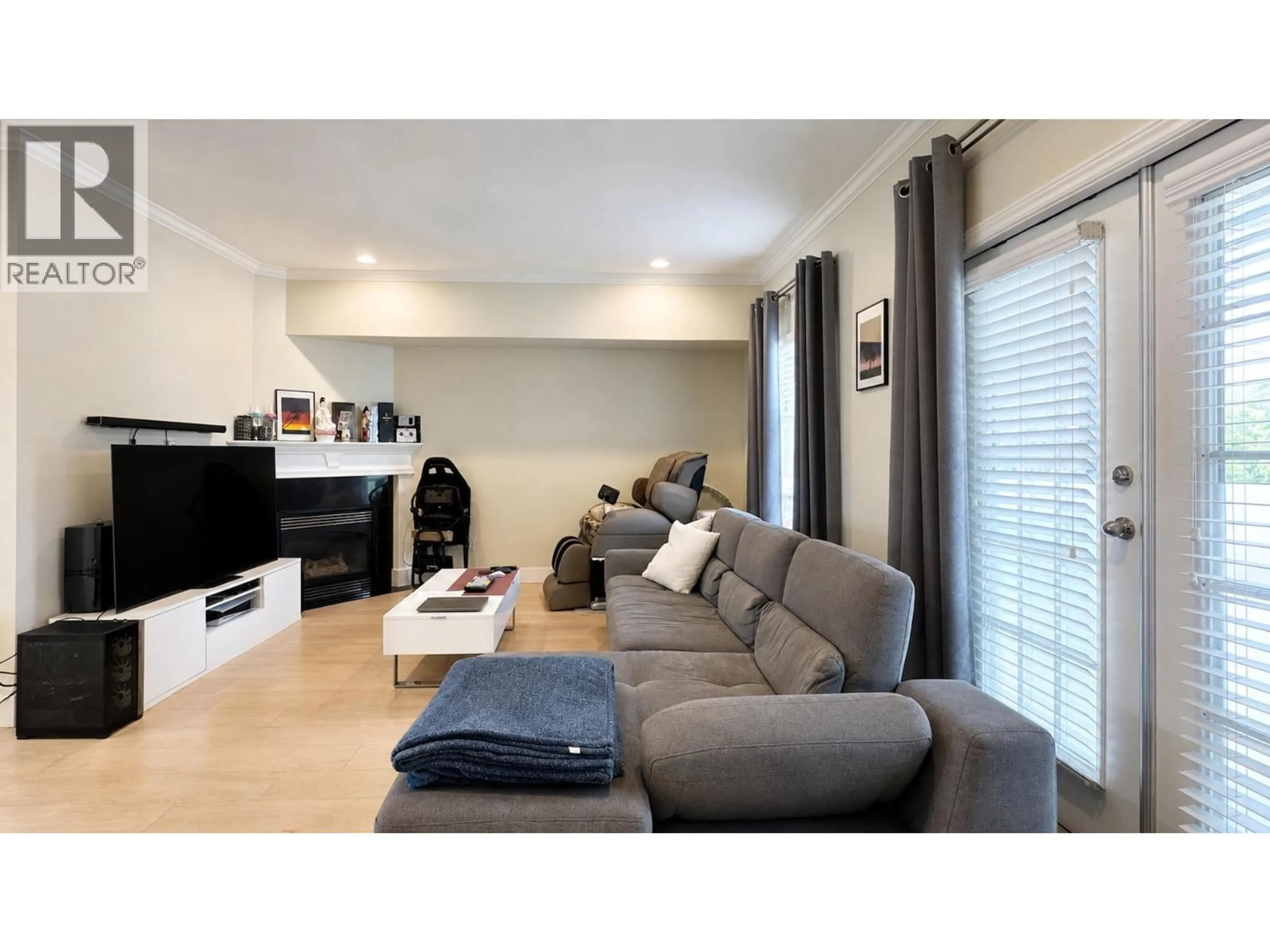 Living room with furniture, wood/laminate floor for 15 - 10222 NO.1 ROAD, Richmond British Columbia V7E1S2