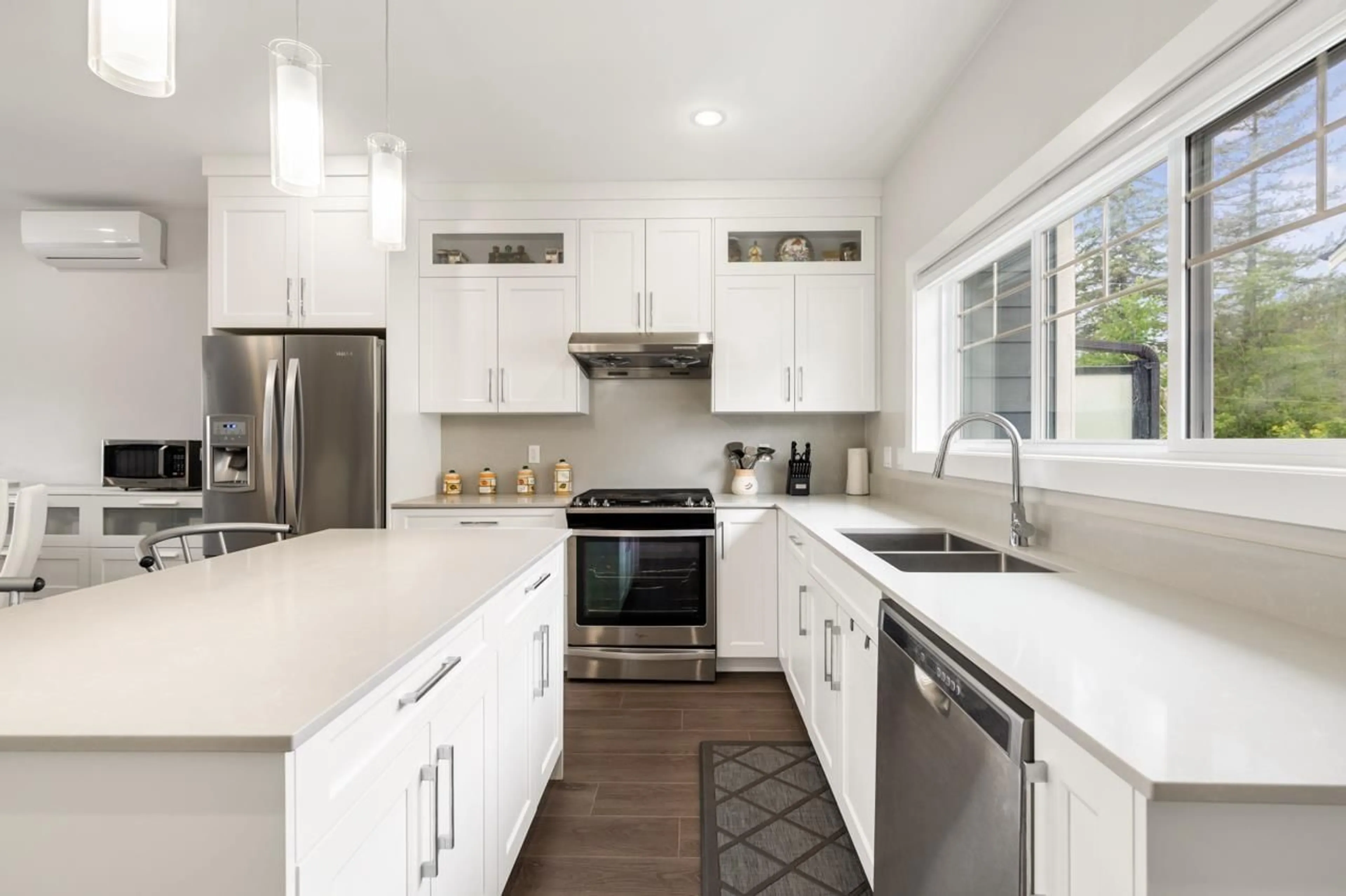 Contemporary kitchen, ceramic/tile floor for 6 - 7410 194 STREET, Surrey British Columbia V4N6E1