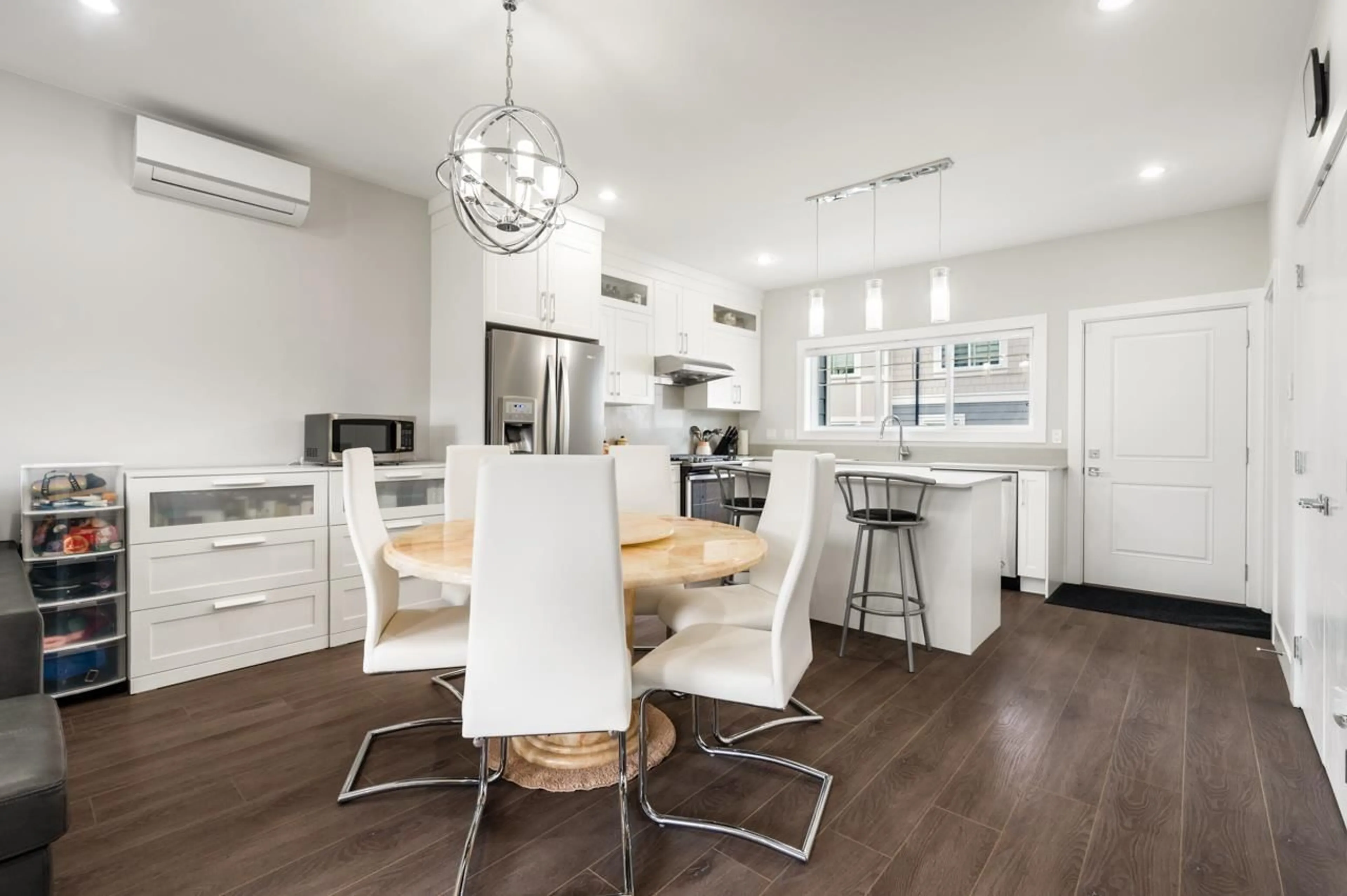 Open concept kitchen, wood/laminate floor for 6 - 7410 194 STREET, Surrey British Columbia V4N6E1