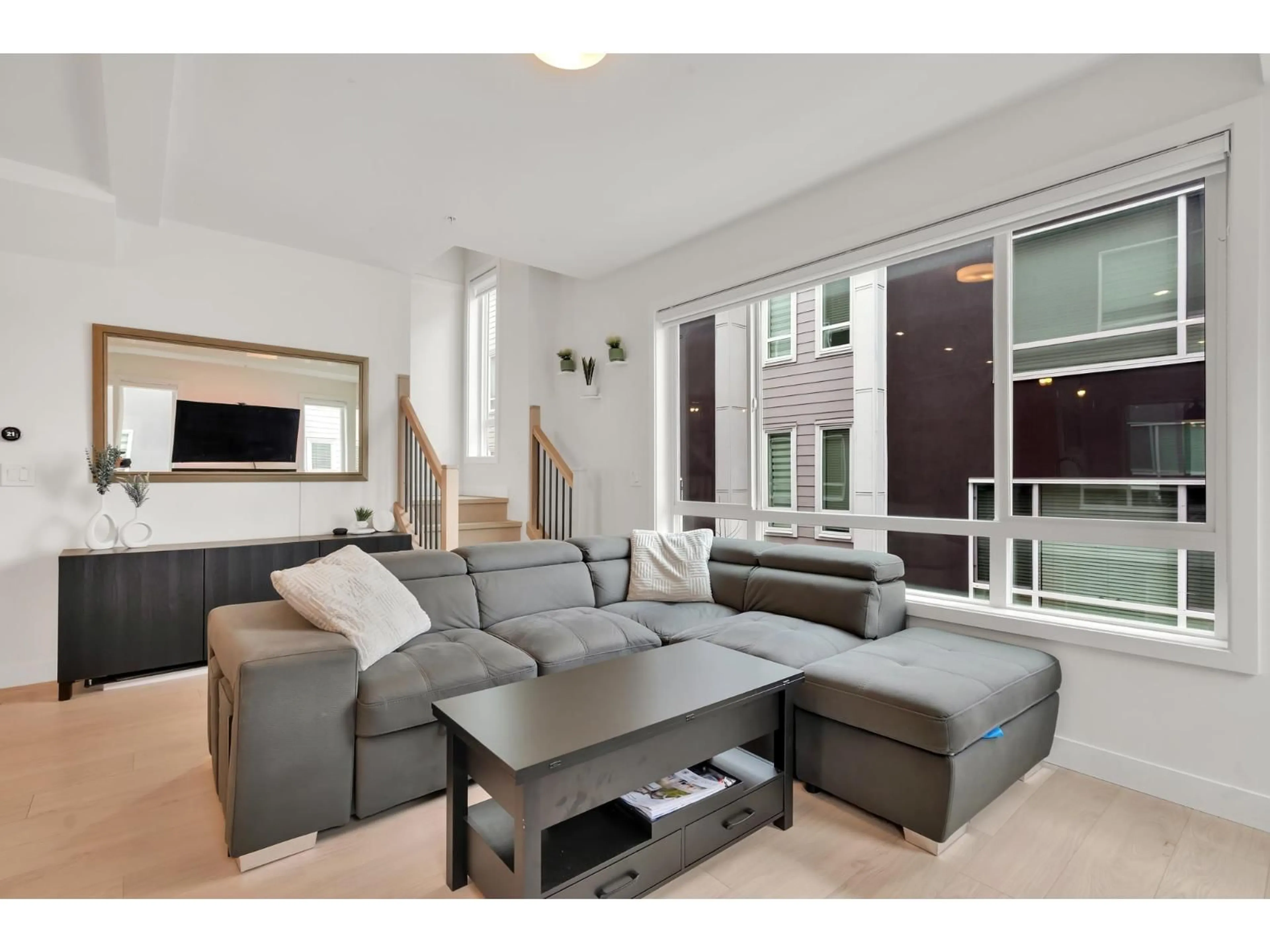 Living room with furniture, unknown for 22 - 19628 55A AVENUE, Langley British Columbia V3A0M6