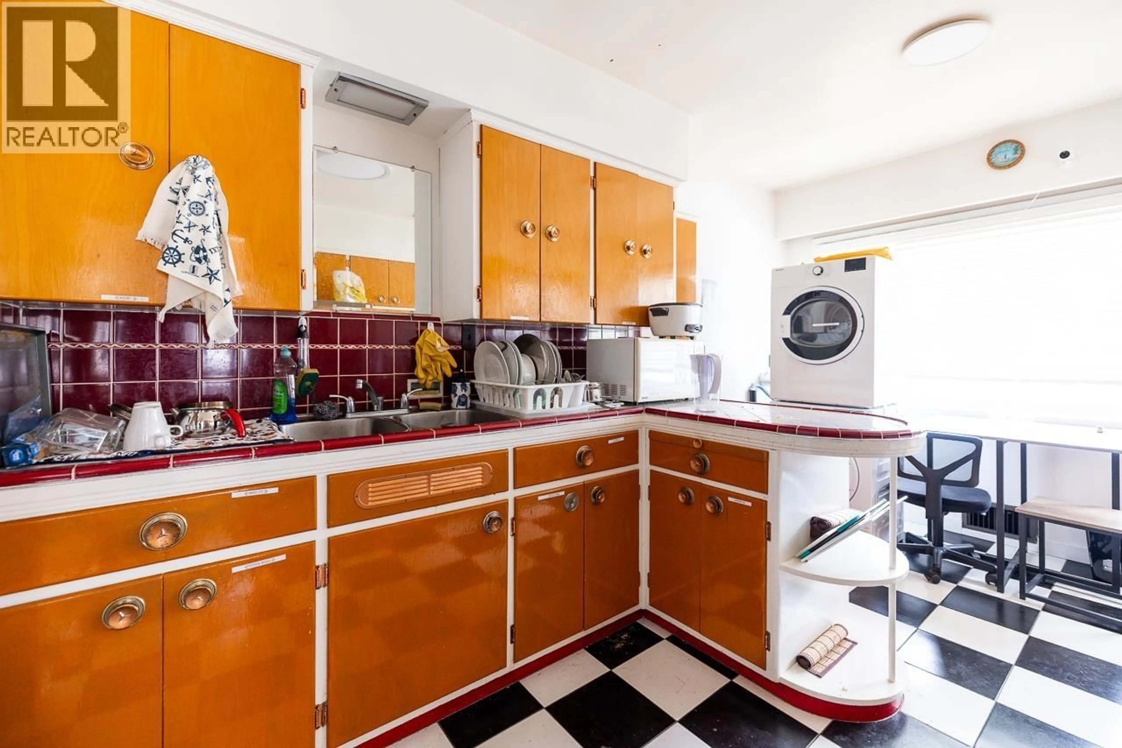 Standard kitchen, ceramic/tile floor for 3678 25TH AVENUE, Vancouver British Columbia V5R1K5