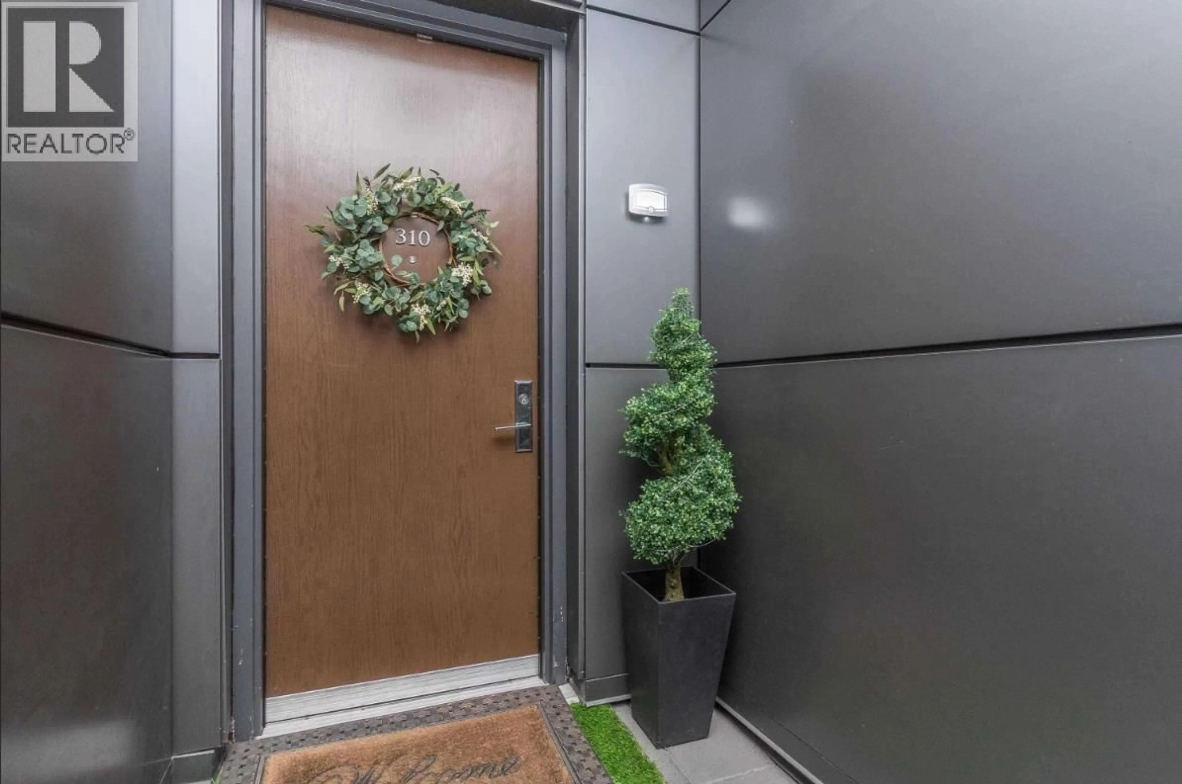 Indoor foyer for 310 - 123 1ST AVENUE, Vancouver British Columbia V5Y0H4