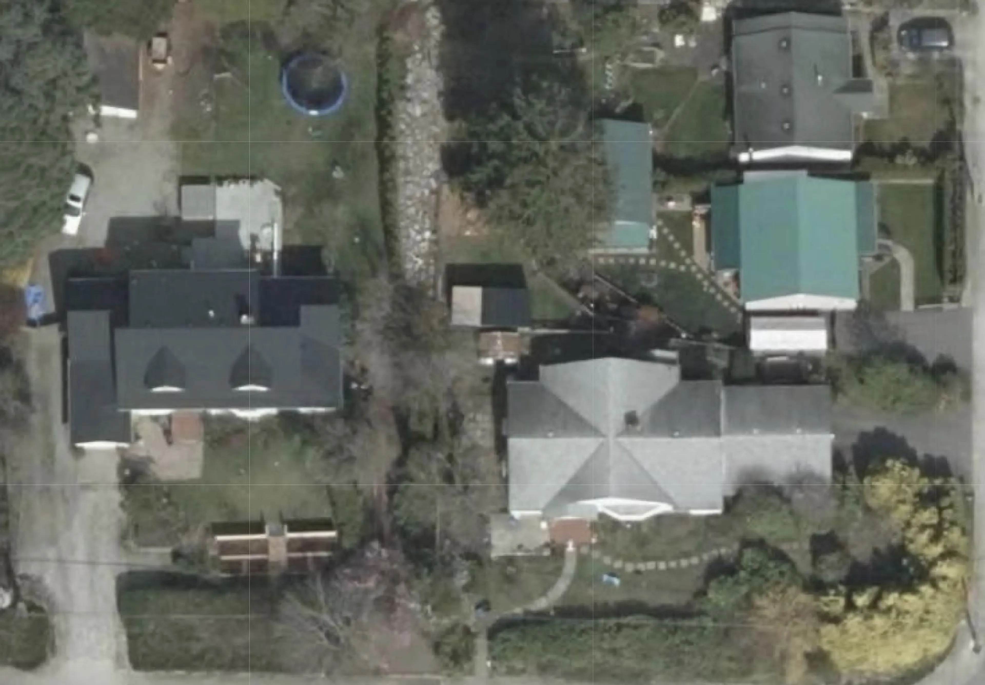A pic from outside/outdoor area/front of a property/back of a property/a pic from drone, street for 33613 3RD AVENUE, Mission British Columbia V2V1P8