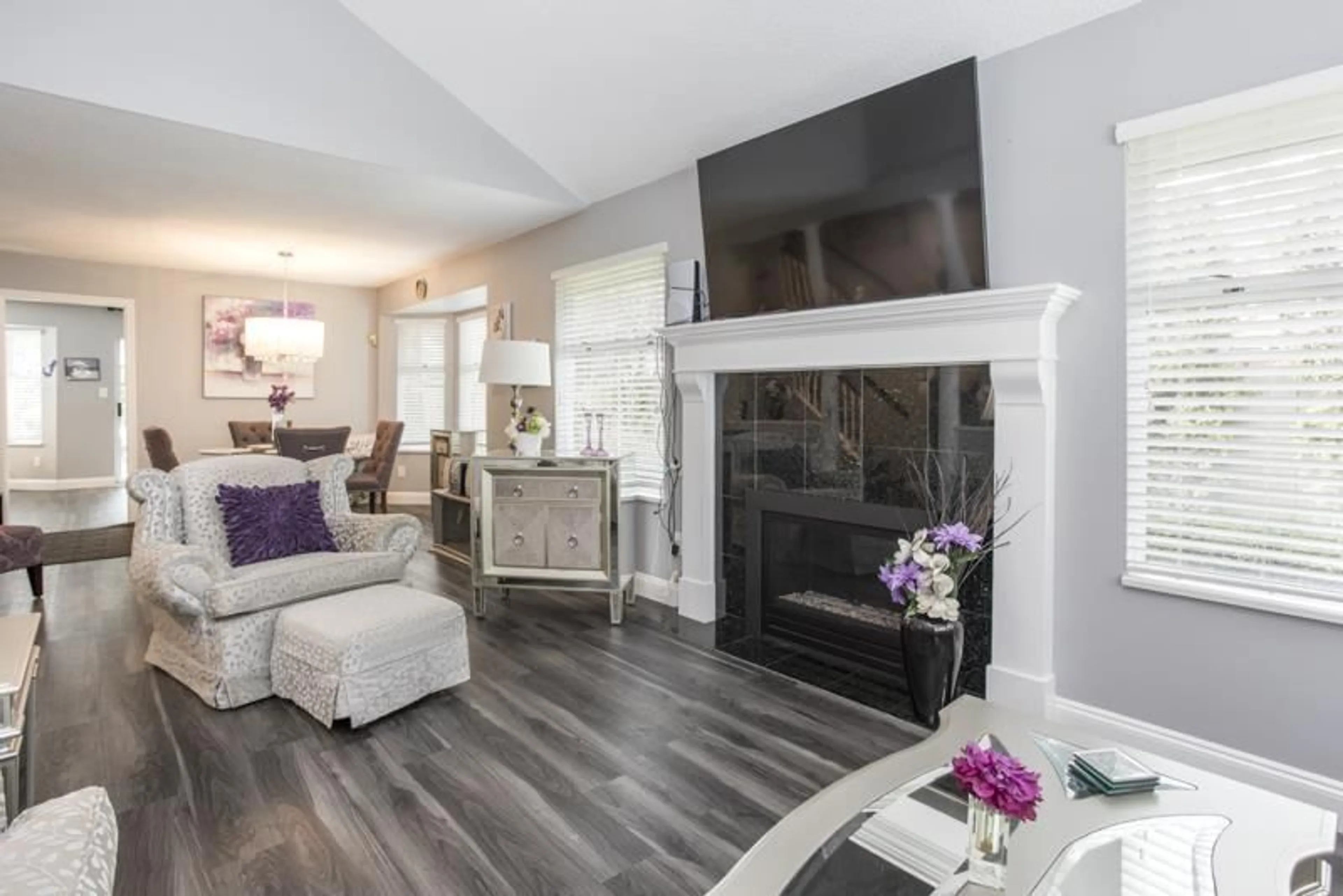 Living room with furniture, wood/laminate floor for 126 - 8060 121A STREET, Surrey British Columbia V3W0S5
