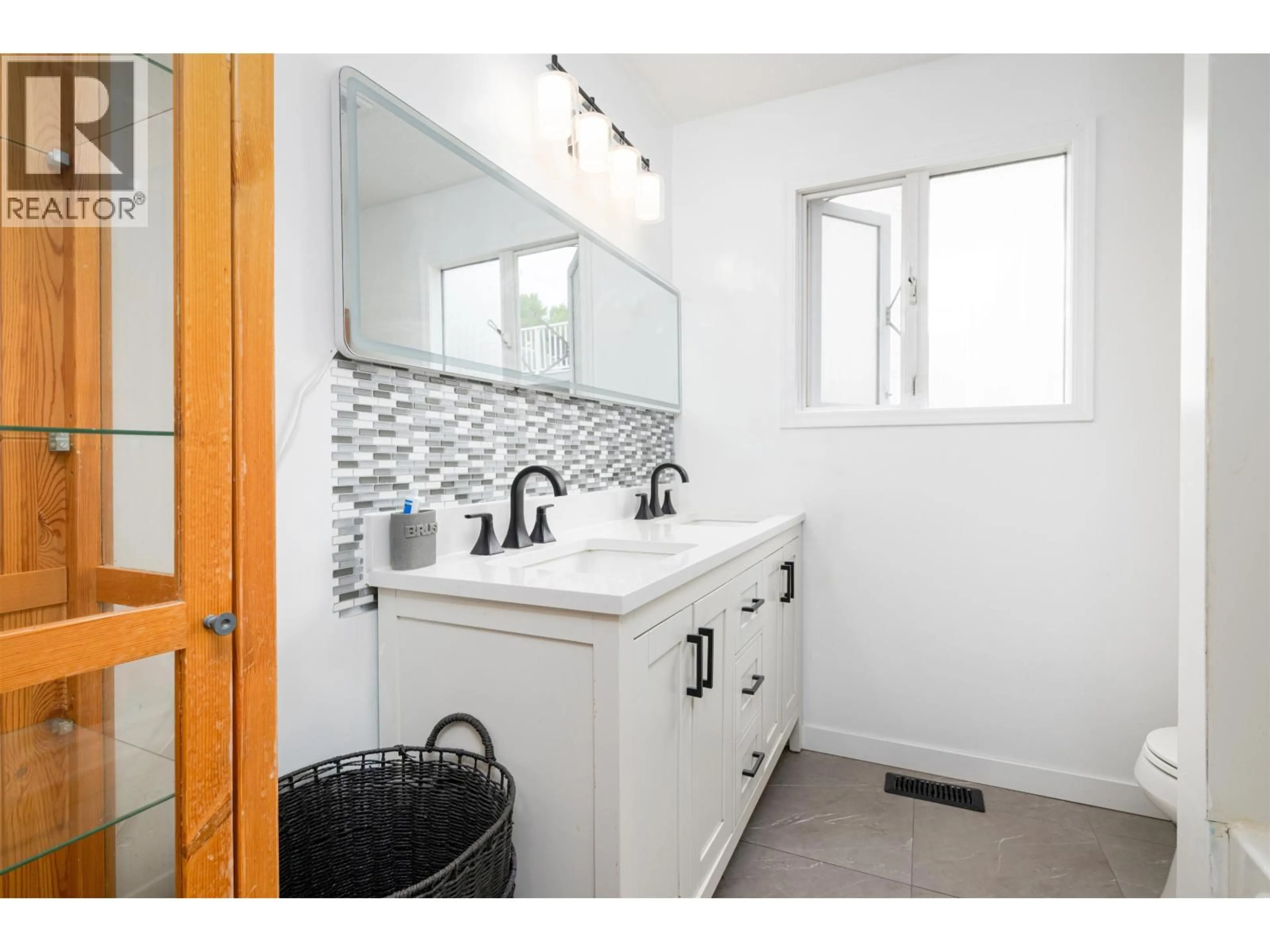 Standard bathroom, ceramic/tile floor for 7930 ROSEWOOD PLACE, Prince George British Columbia V2N5M9