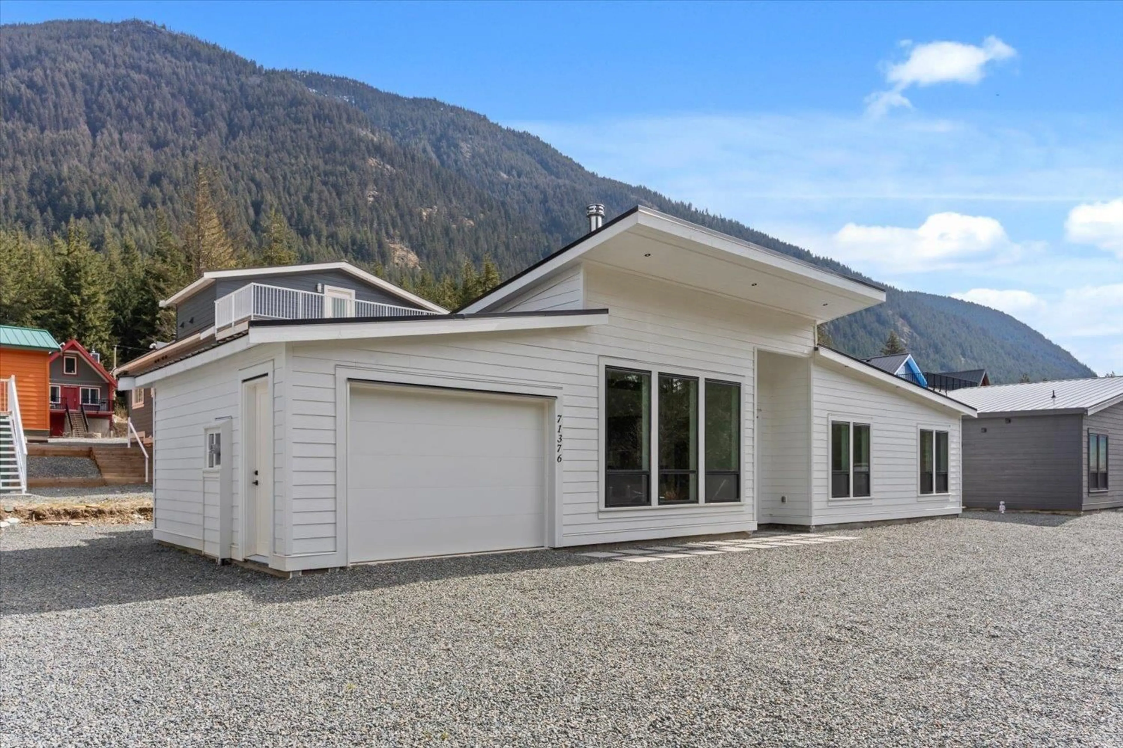 Home with vinyl exterior material, mountain view for HG185 - 71376 GROVE PLACE, Hope British Columbia V0X1L5
