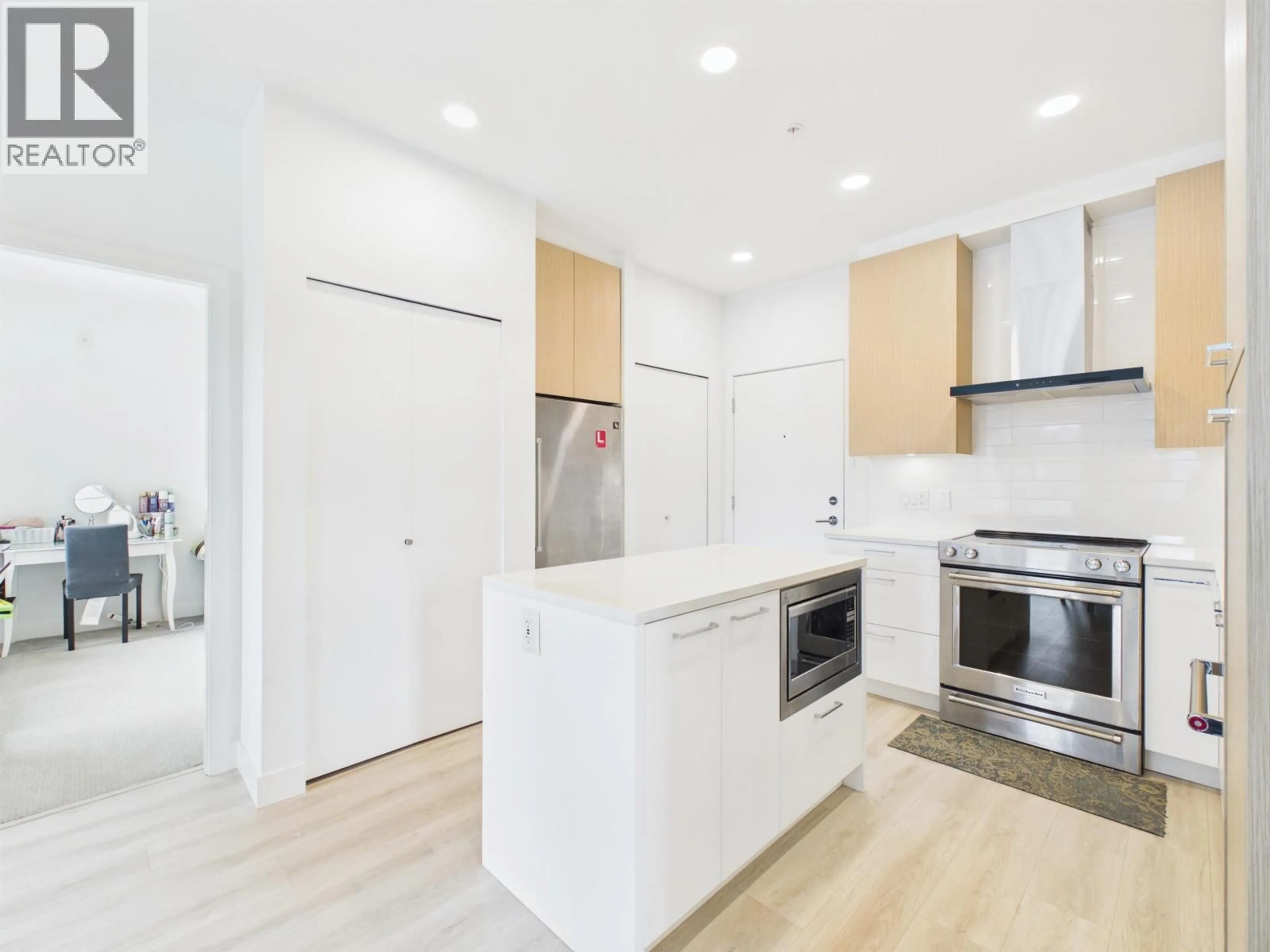 Open concept kitchen, unknown for 521 - 7588 16TH STREET, Burnaby British Columbia V3N0H8