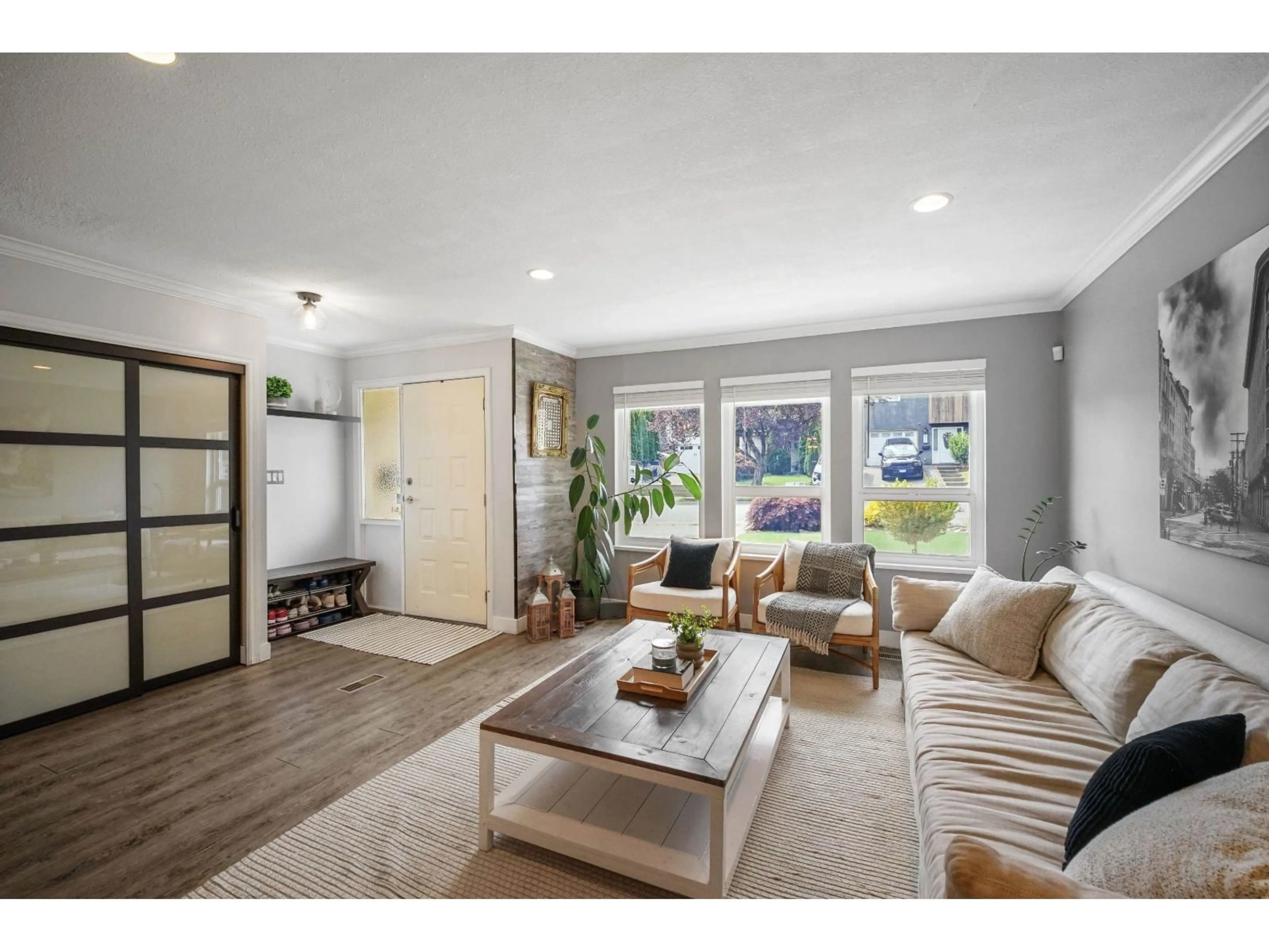Living room with furniture, wood/laminate floor for 2426 WAYBURNE CRESCENT, Langley British Columbia V2Y1B7