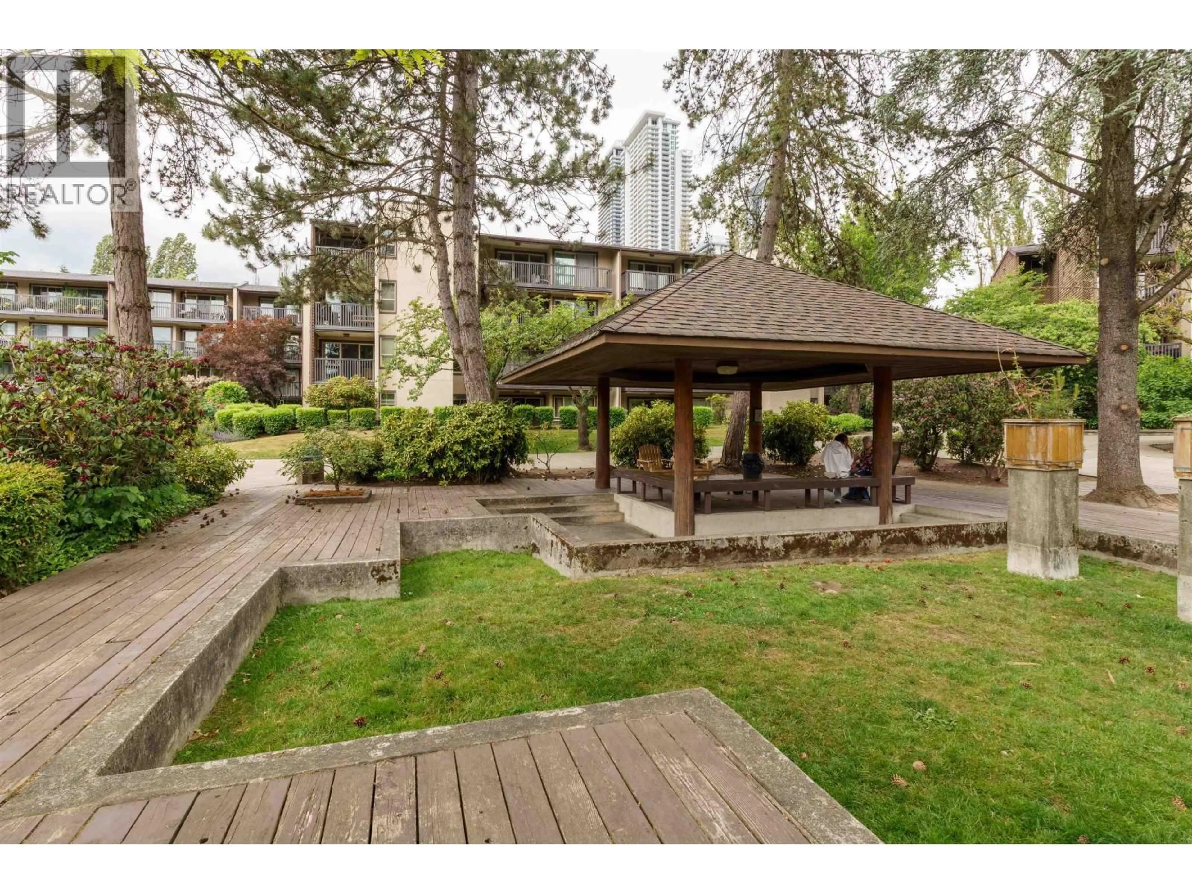 Patio, unknown for 606 - 9867 MANCHESTER DRIVE, Burnaby British Columbia V3N4P6