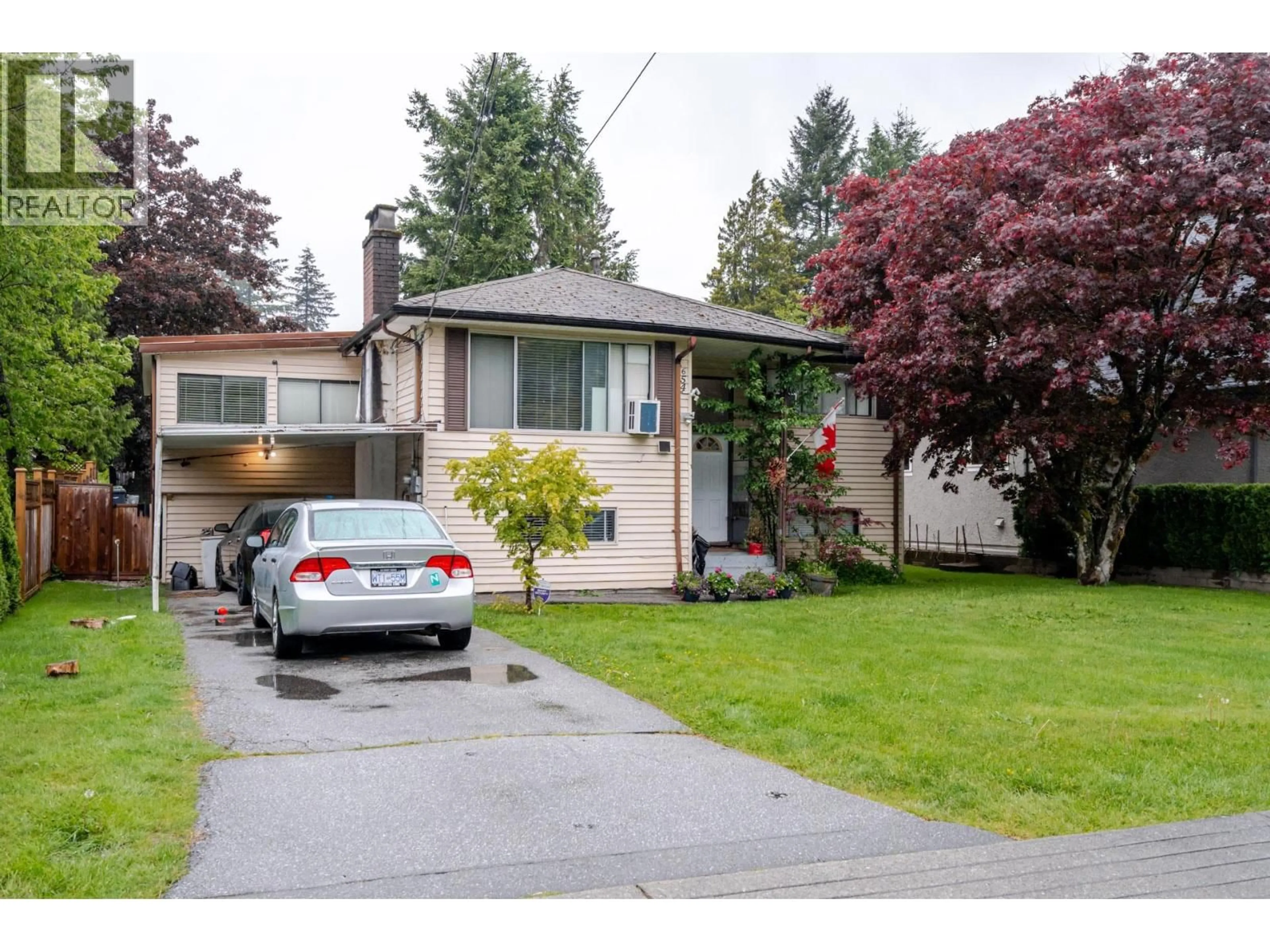 Home with vinyl exterior material, street for 654 LINTON STREET, Coquitlam British Columbia V3J6J9