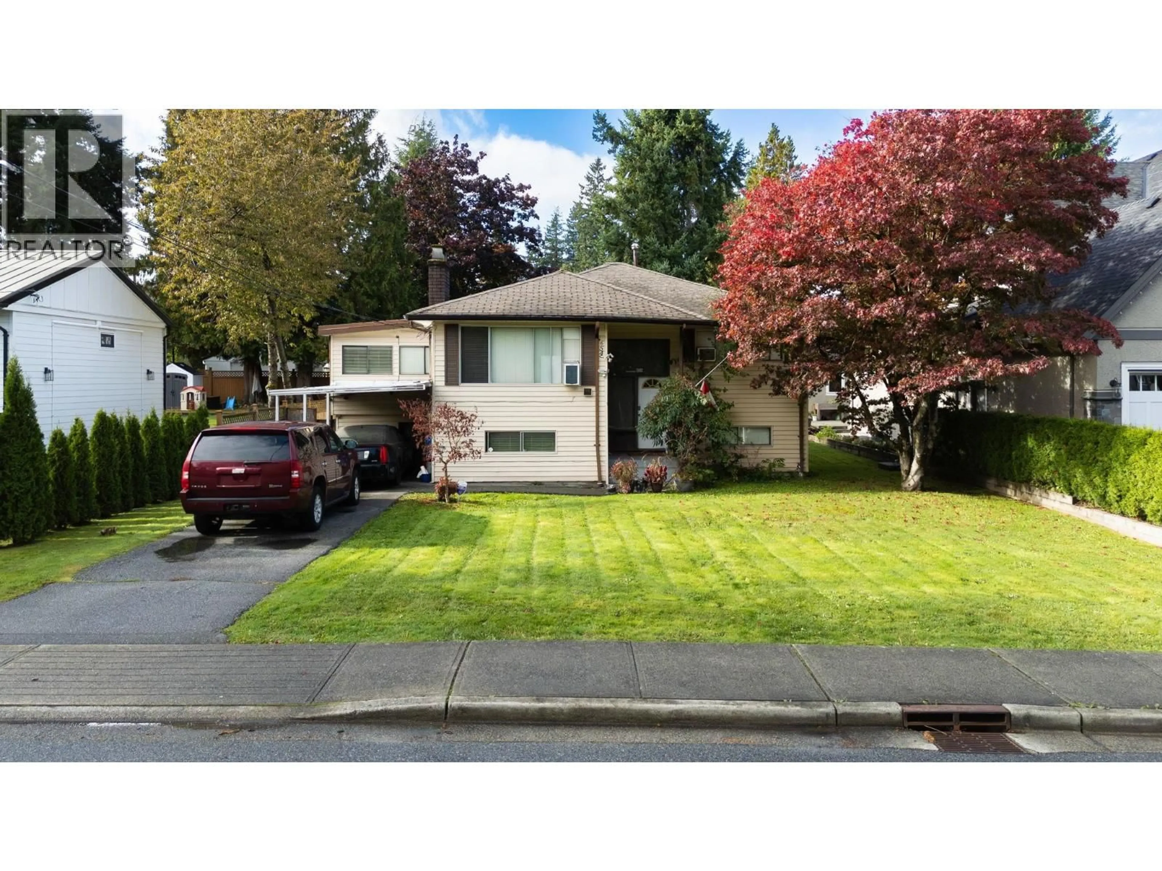 Home with vinyl exterior material, street for 654 LINTON STREET, Coquitlam British Columbia V3J6J9