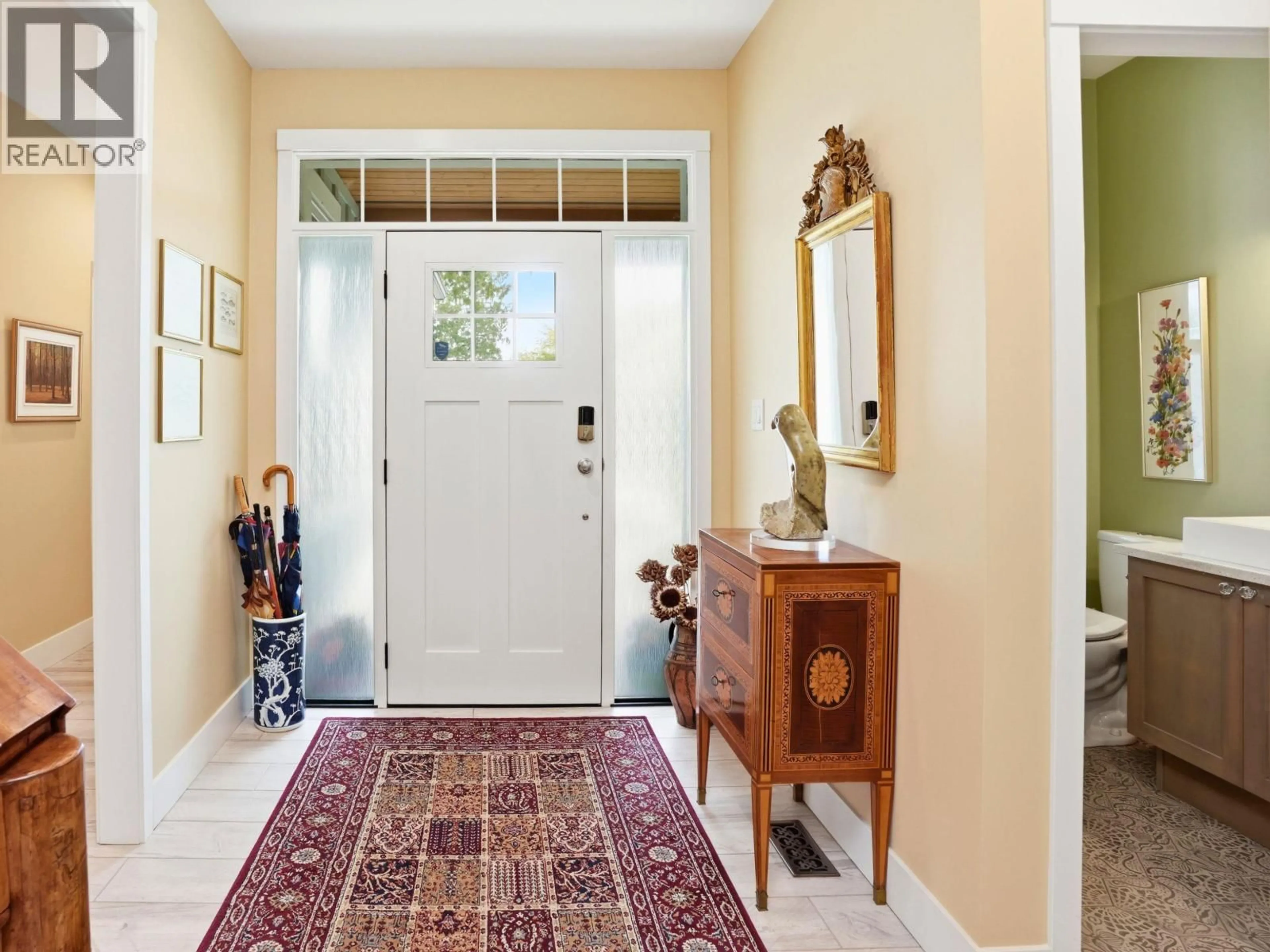 Indoor entryway for 795 MADISON PLACE, Gibsons British Columbia V0N1V1