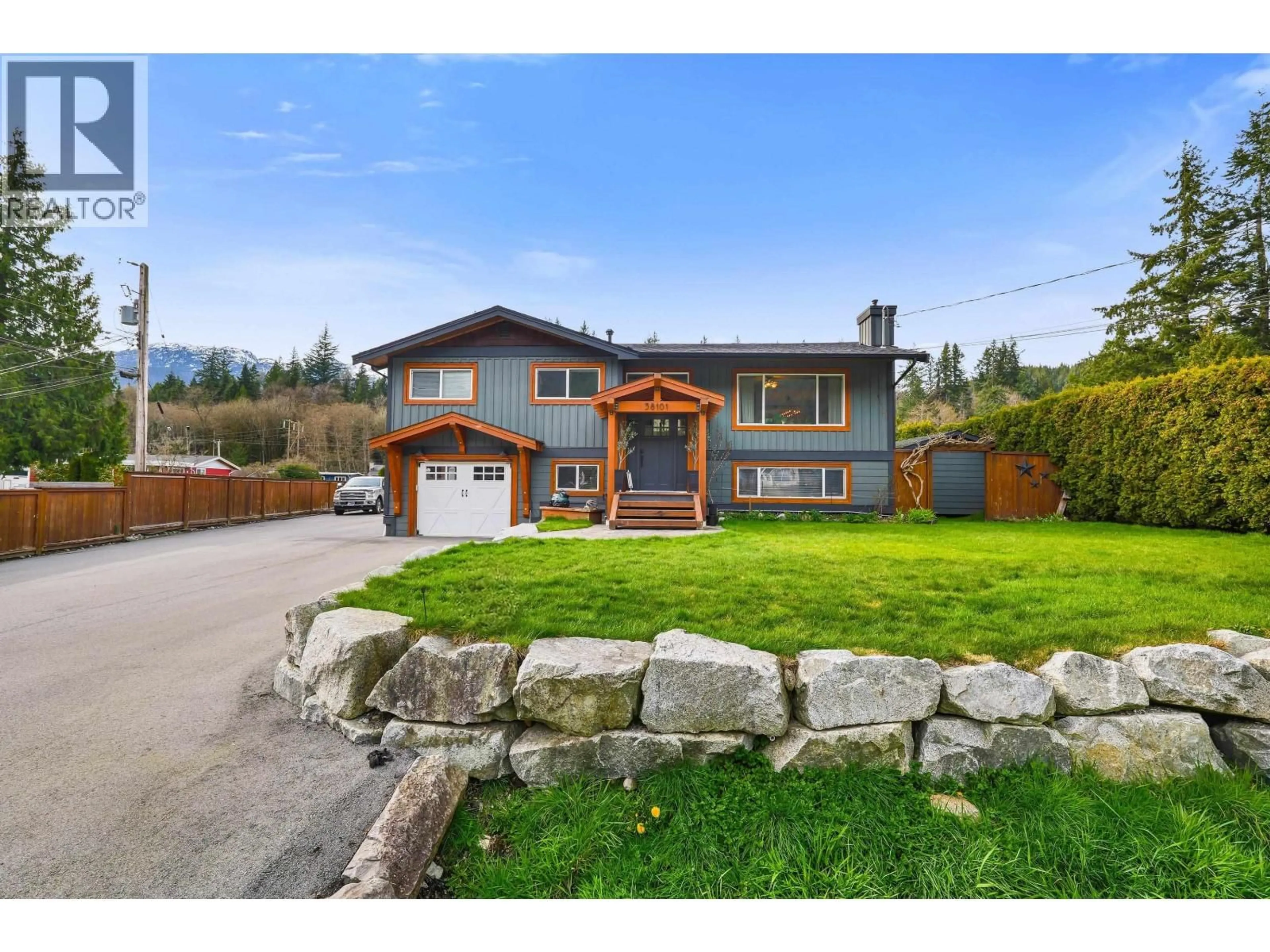 Unknown for 38101 CHESTNUT AVENUE, Squamish British Columbia V8B0X6