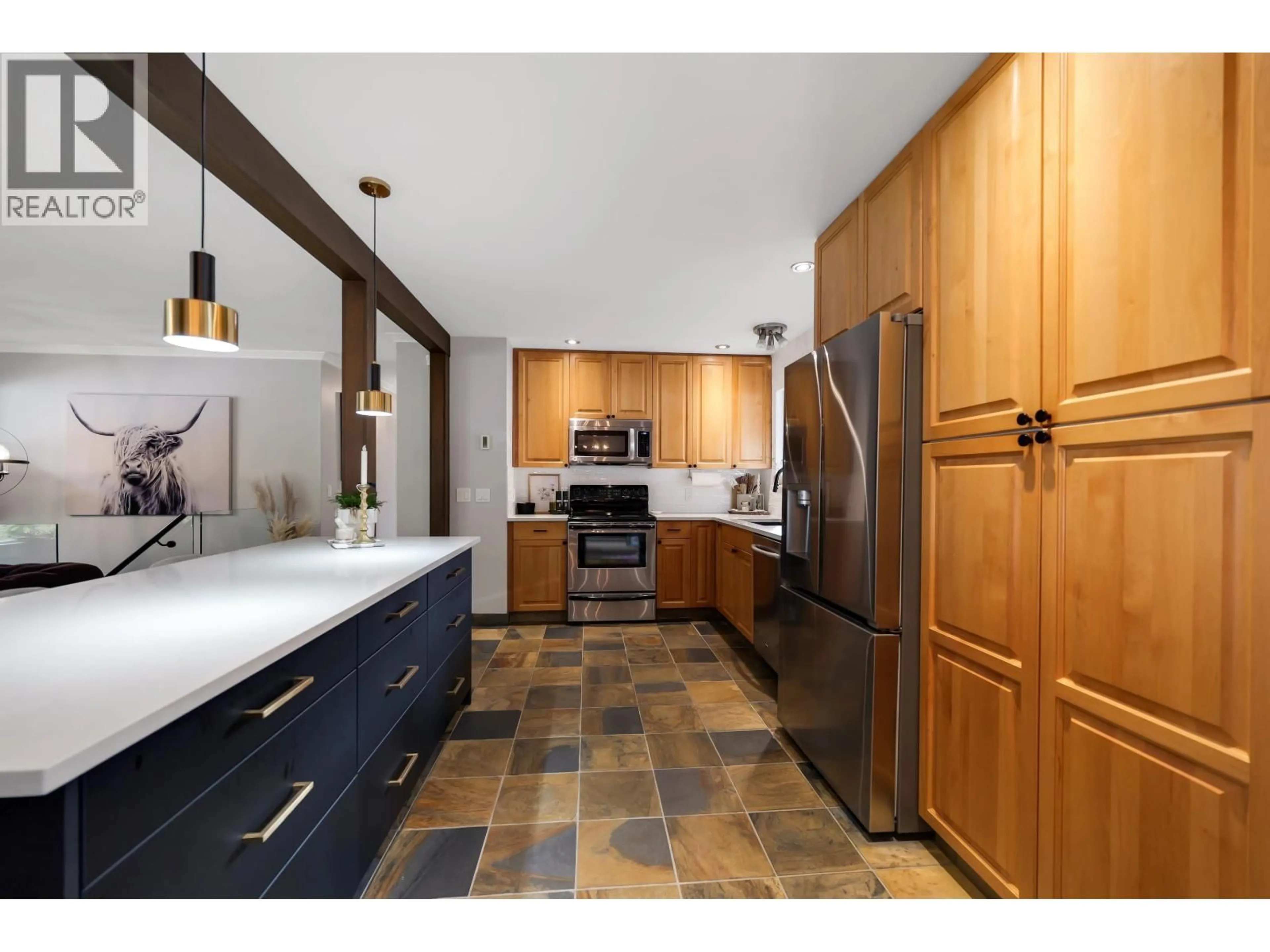 Open concept kitchen, ceramic/tile floor for 38101 CHESTNUT AVENUE, Squamish British Columbia V8B0X6