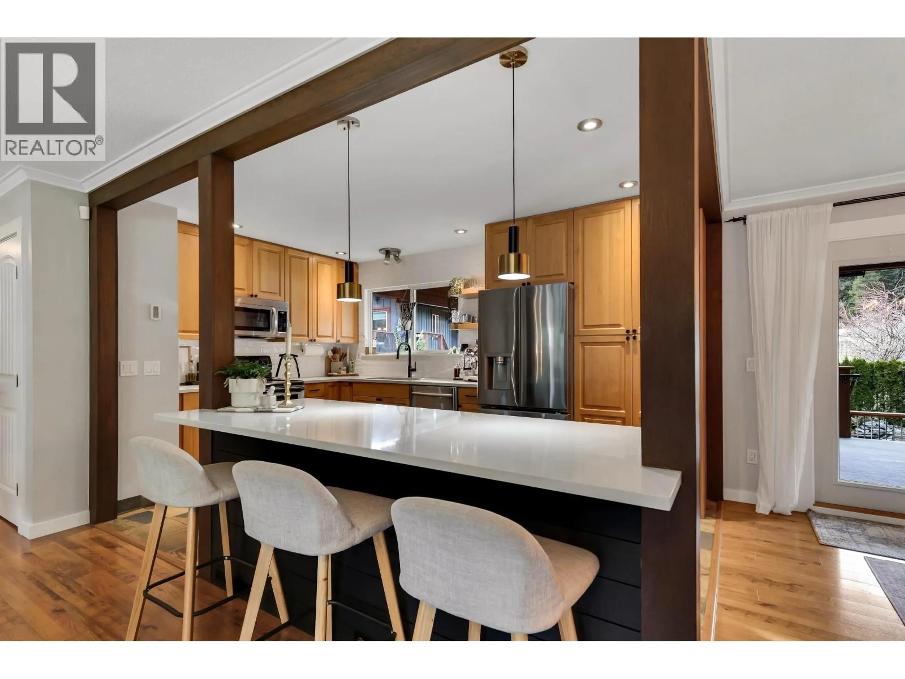 Open concept kitchen, wood/laminate floor for 38101 CHESTNUT AVENUE, Squamish British Columbia V8B0X6