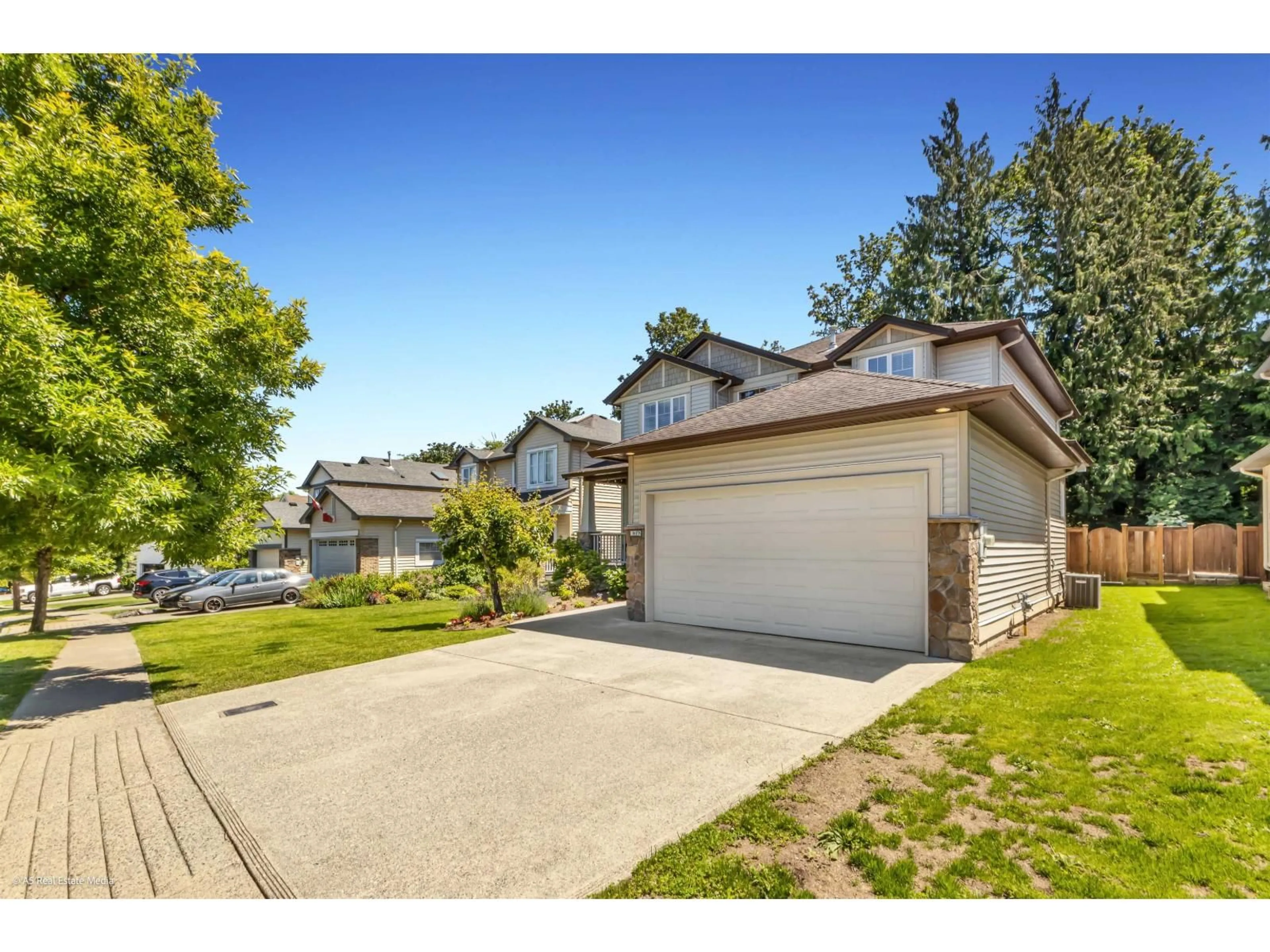 A pic from outside/outdoor area/front of a property/back of a property/a pic from drone, street for 36178 AUGUSTON PARKWAY SOUTH, Abbotsford British Columbia V3G2Y7