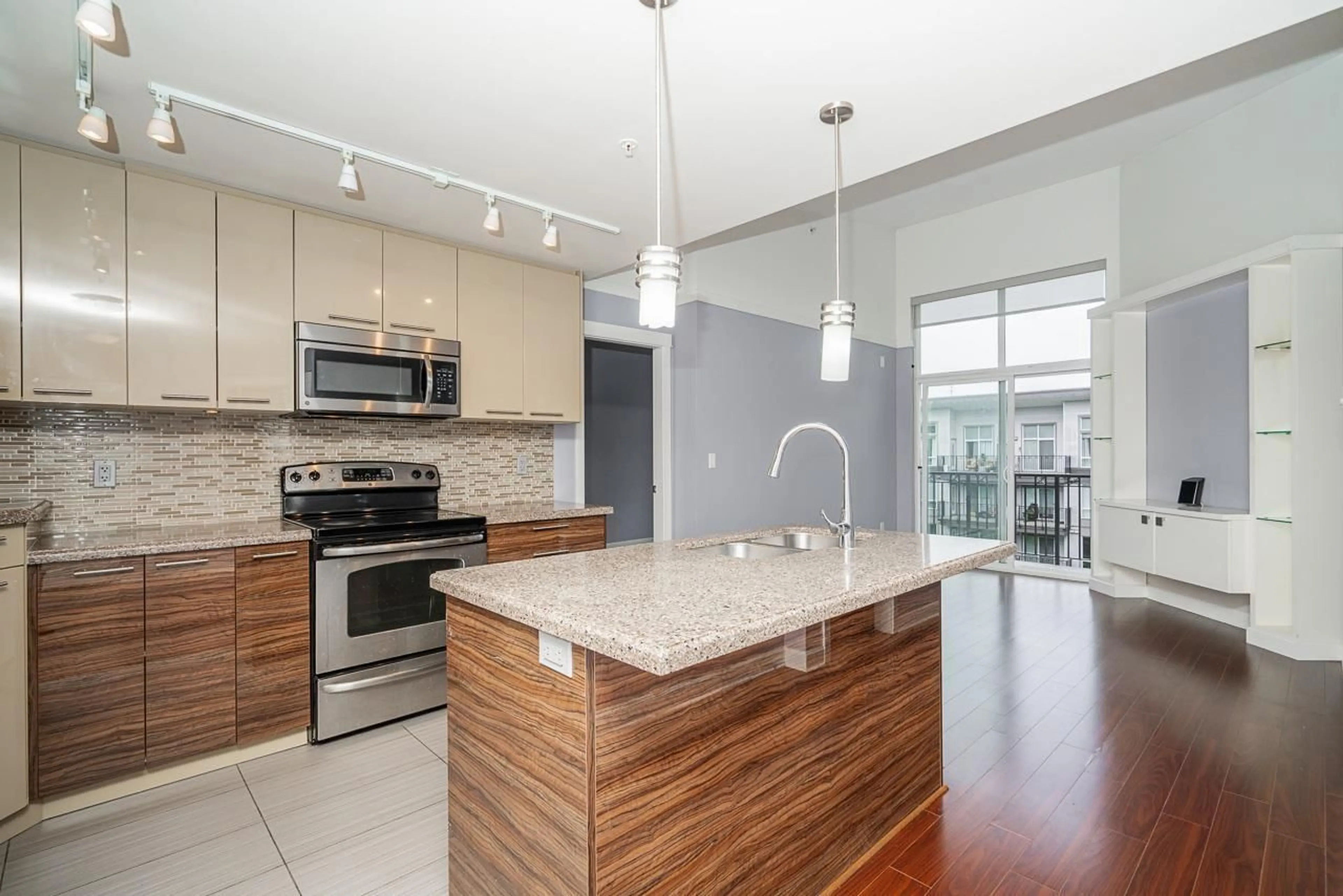 Open concept kitchen, unknown for 419 - 12039 64 AVENUE, Surrey British Columbia V3W0R7
