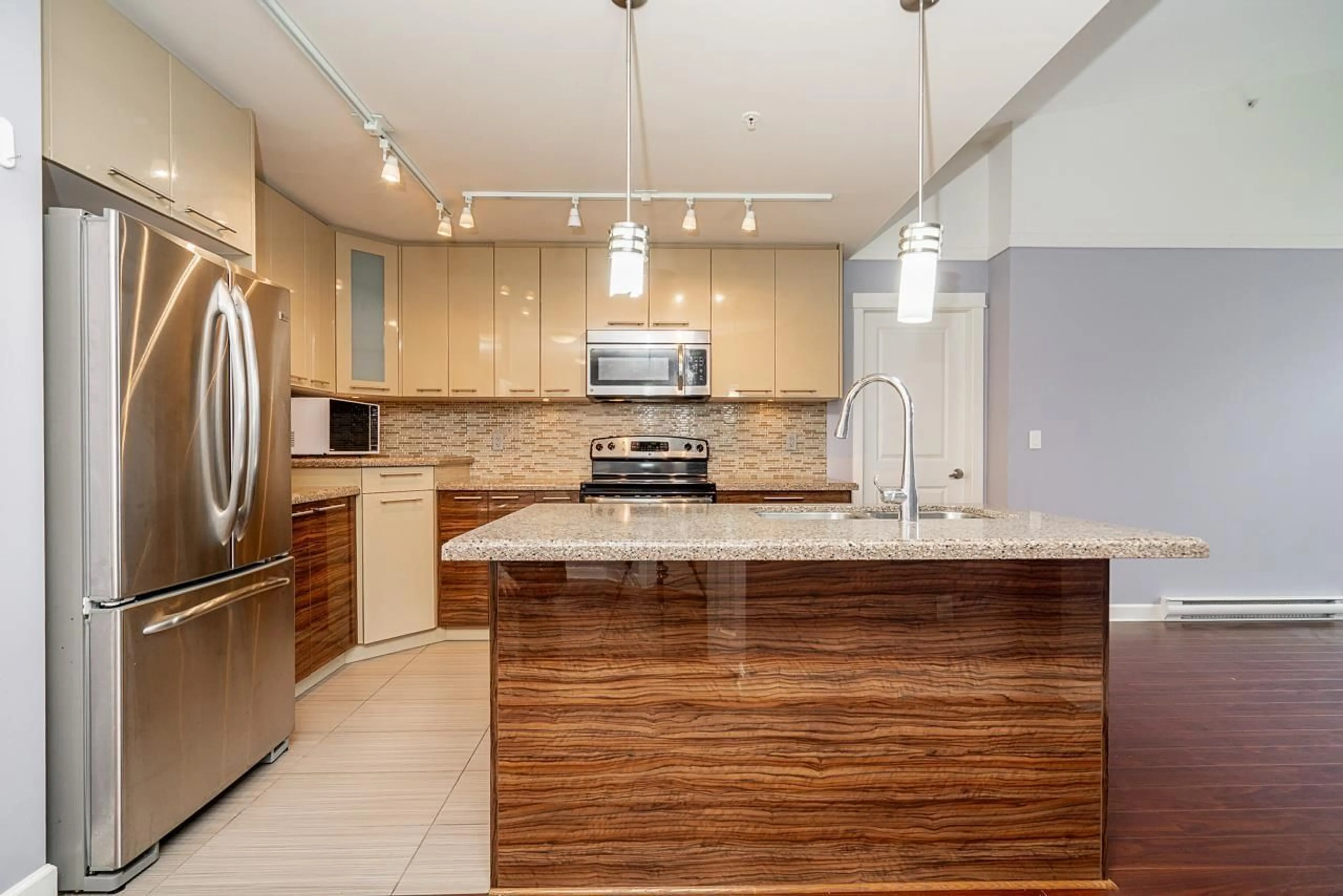 Contemporary kitchen, ceramic/tile floor for 419 - 12039 64 AVENUE, Surrey British Columbia V3W0R7